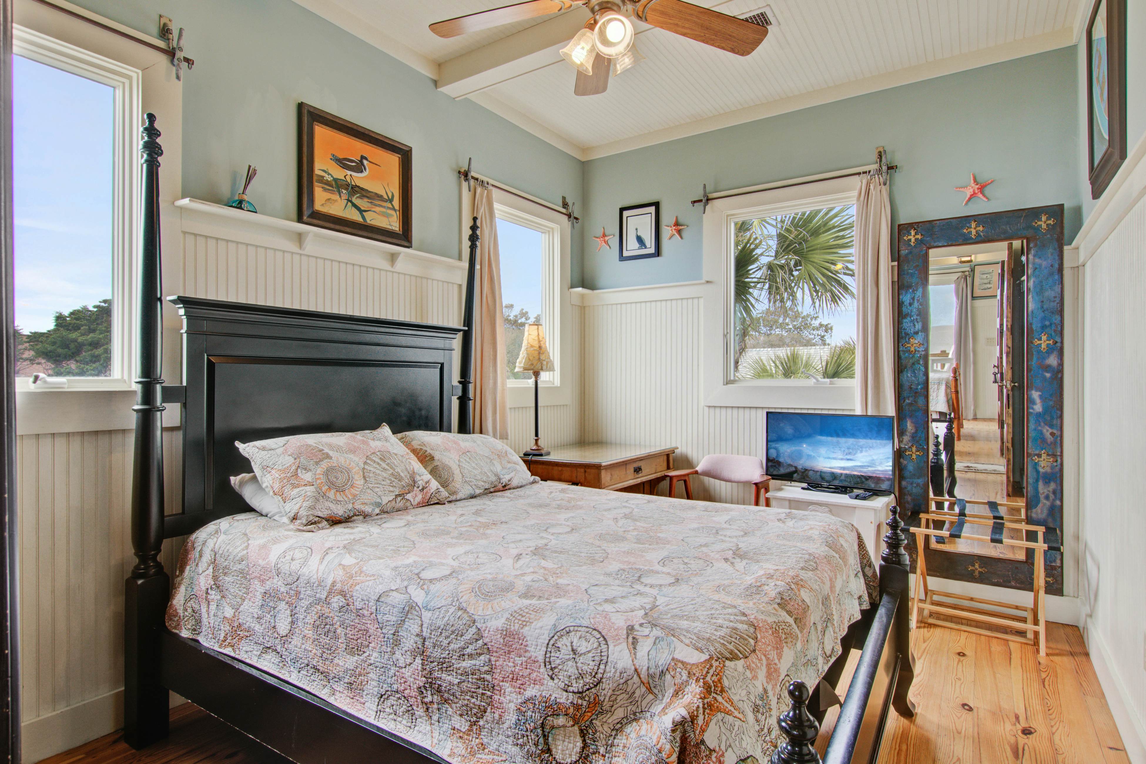 Luxury oceanfront home with AC & available for special events - dog-friendly