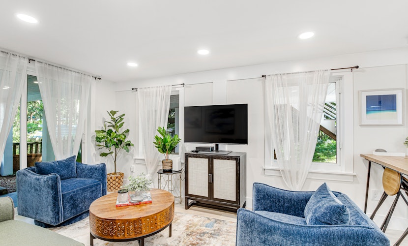 Lower Level of a Duplex with Two Patios & Fast WiFi - 1 Block to the Beach