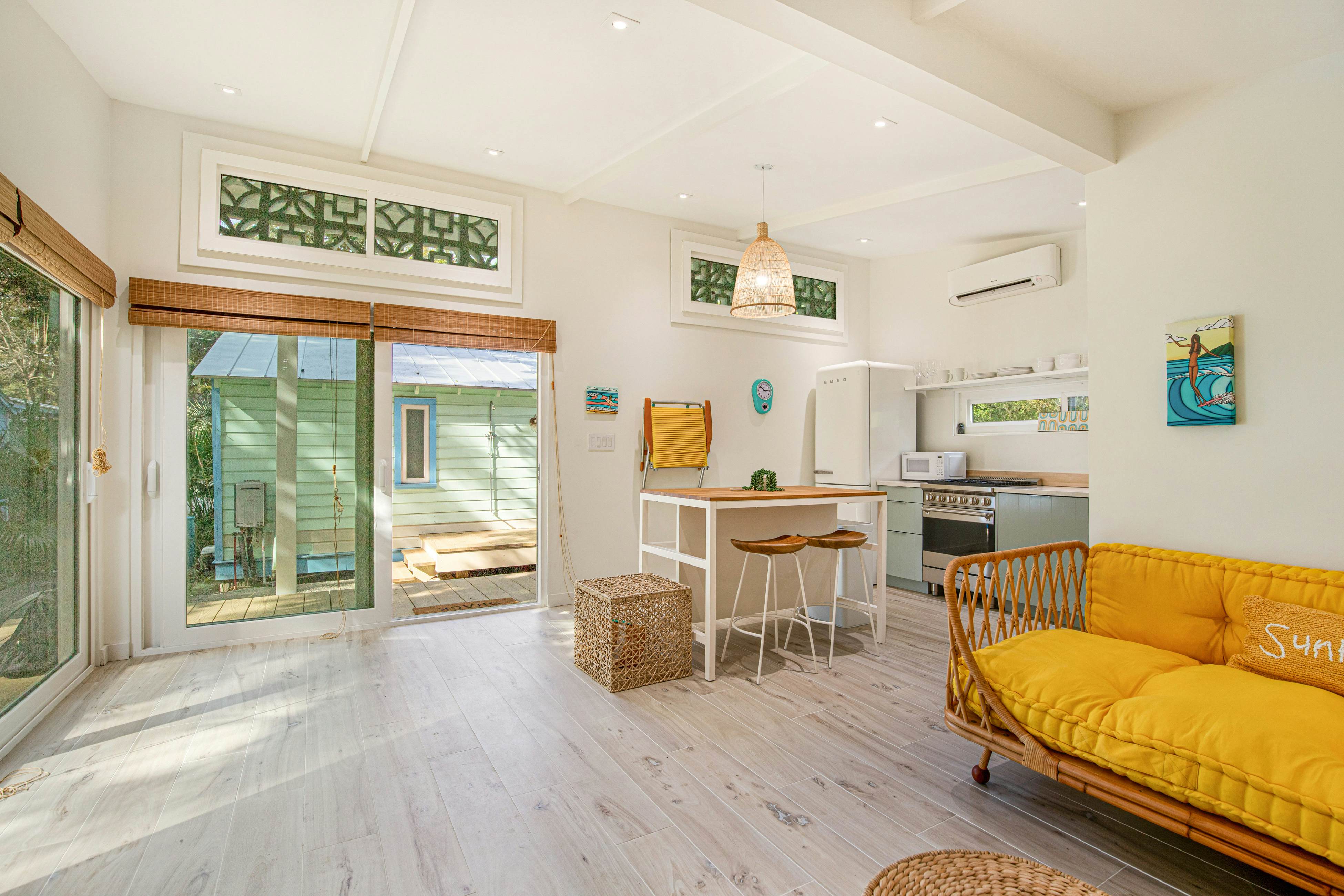 Trio of coastal cottages with private courtyard, full kitchens, & WiFi - dogs ok