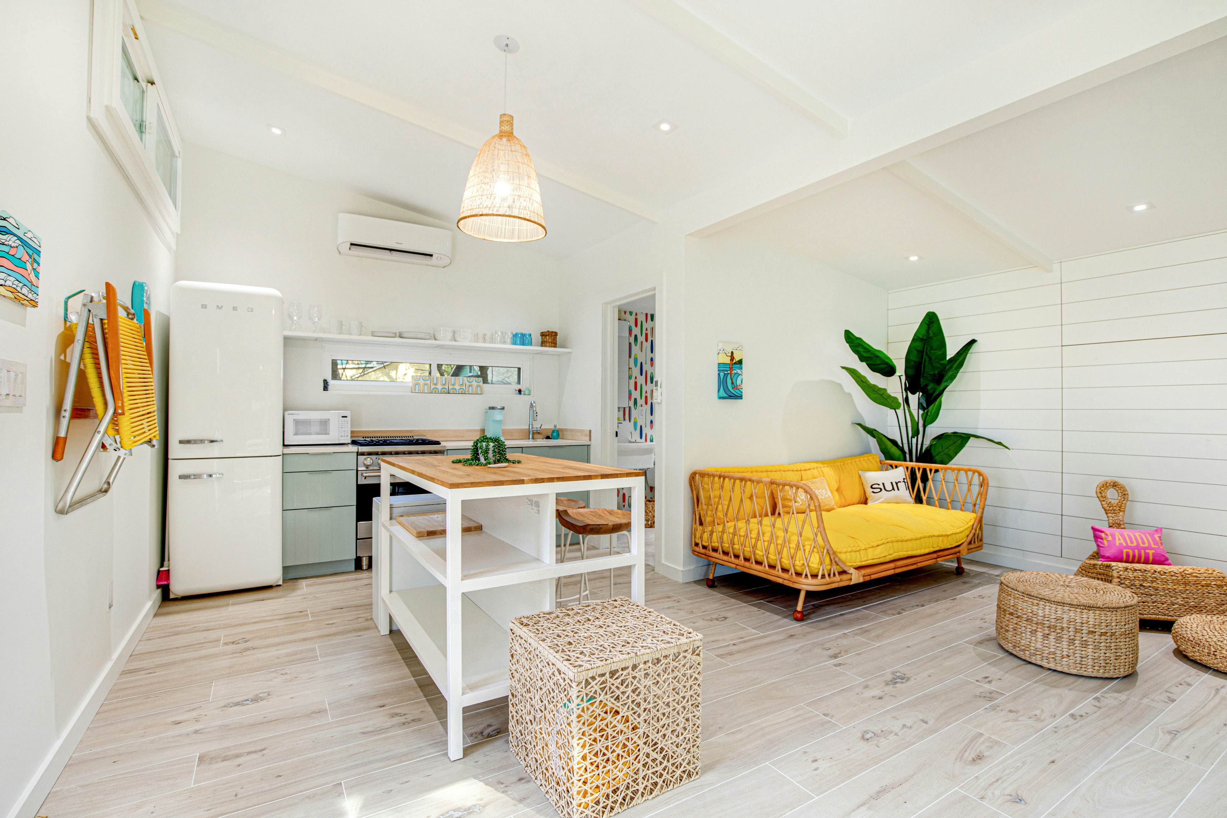 Trio of coastal cottages with private courtyard, full kitchens, & WiFi - dogs ok