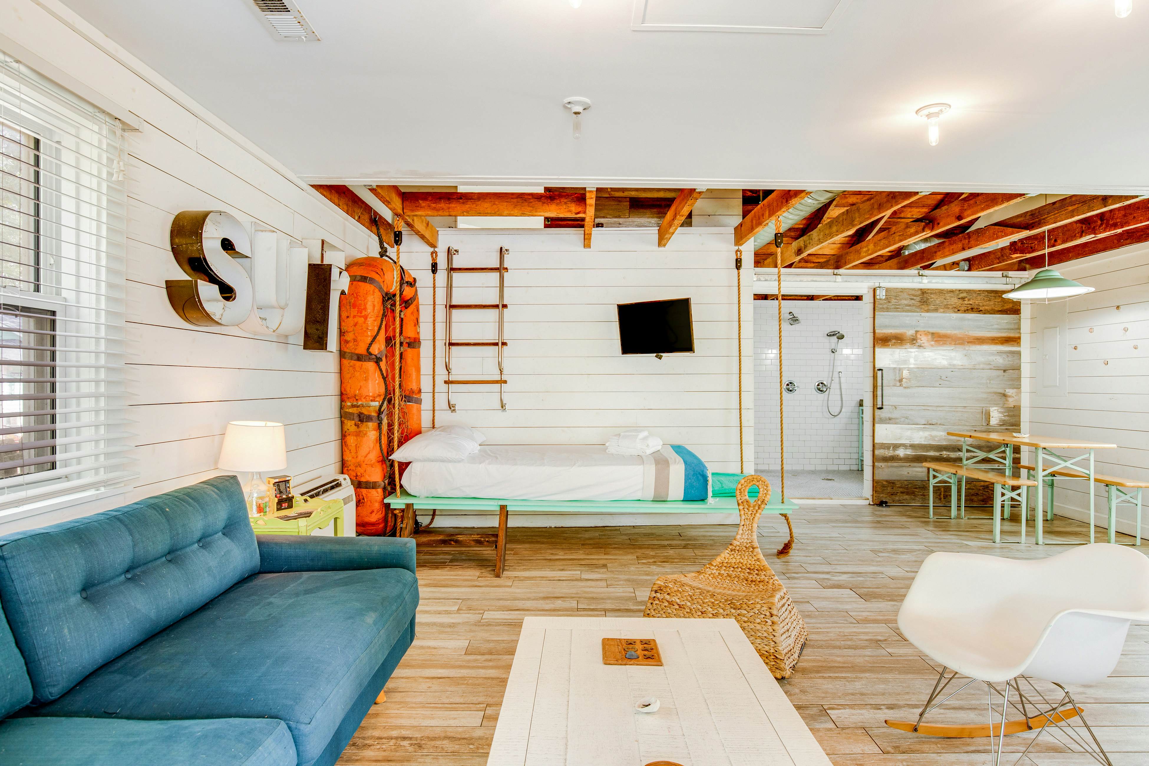 Trio of coastal cottages with private courtyard, full kitchens, & WiFi - dogs ok