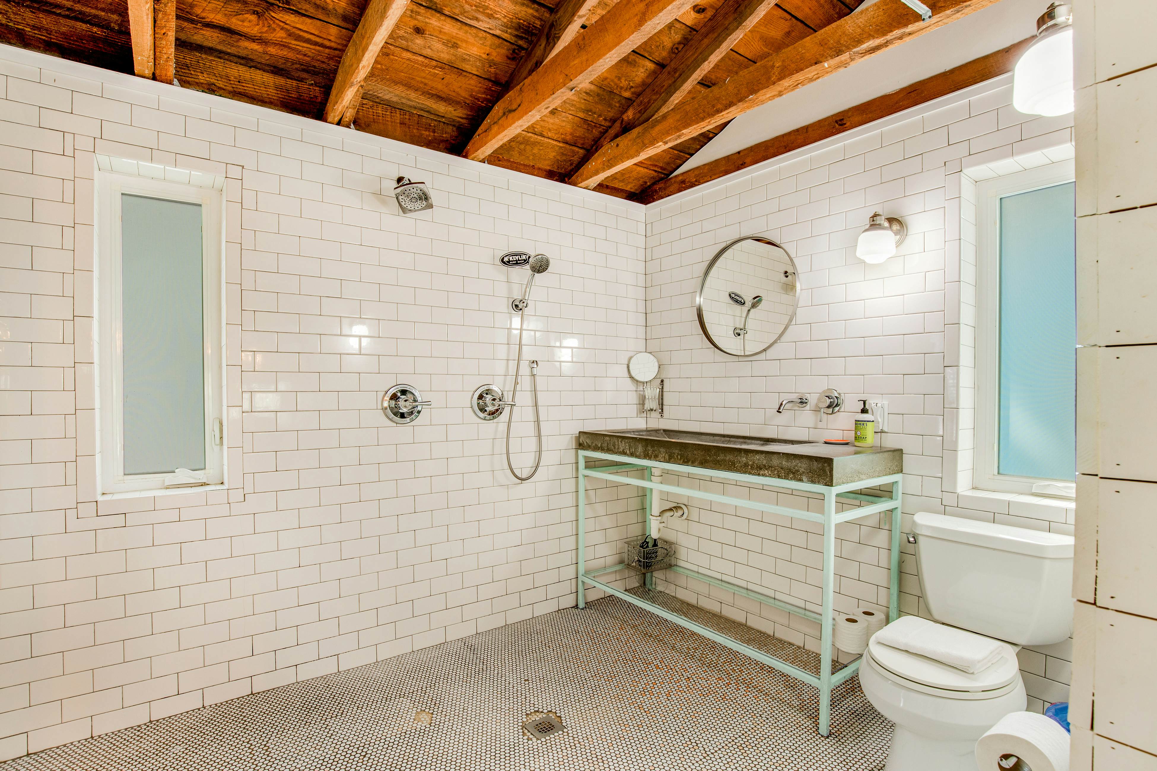 Trio of coastal cottages with private courtyard, full kitchens, & WiFi - dogs ok