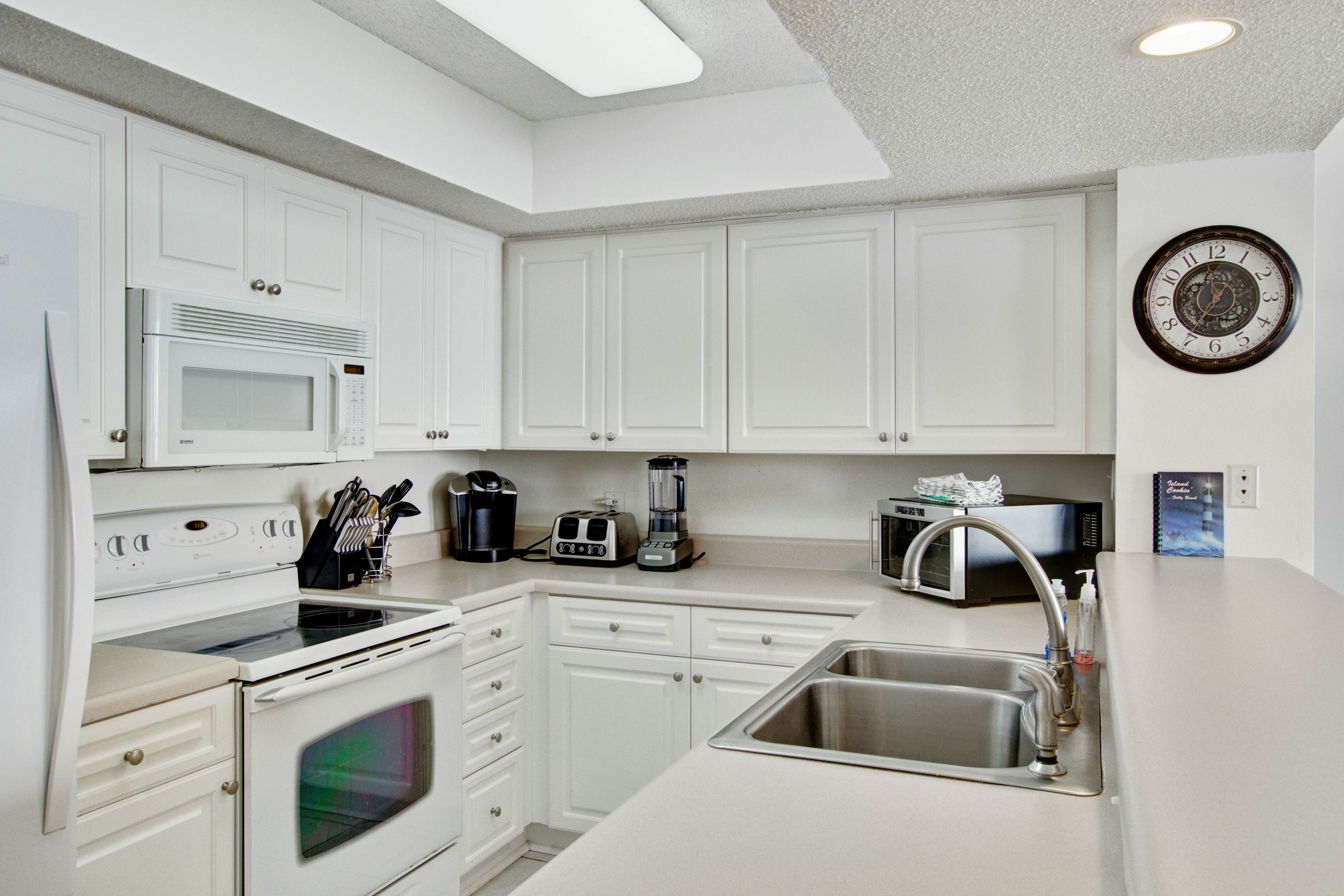 Oceanfront, third-floor villa with large private balcony and shared pools