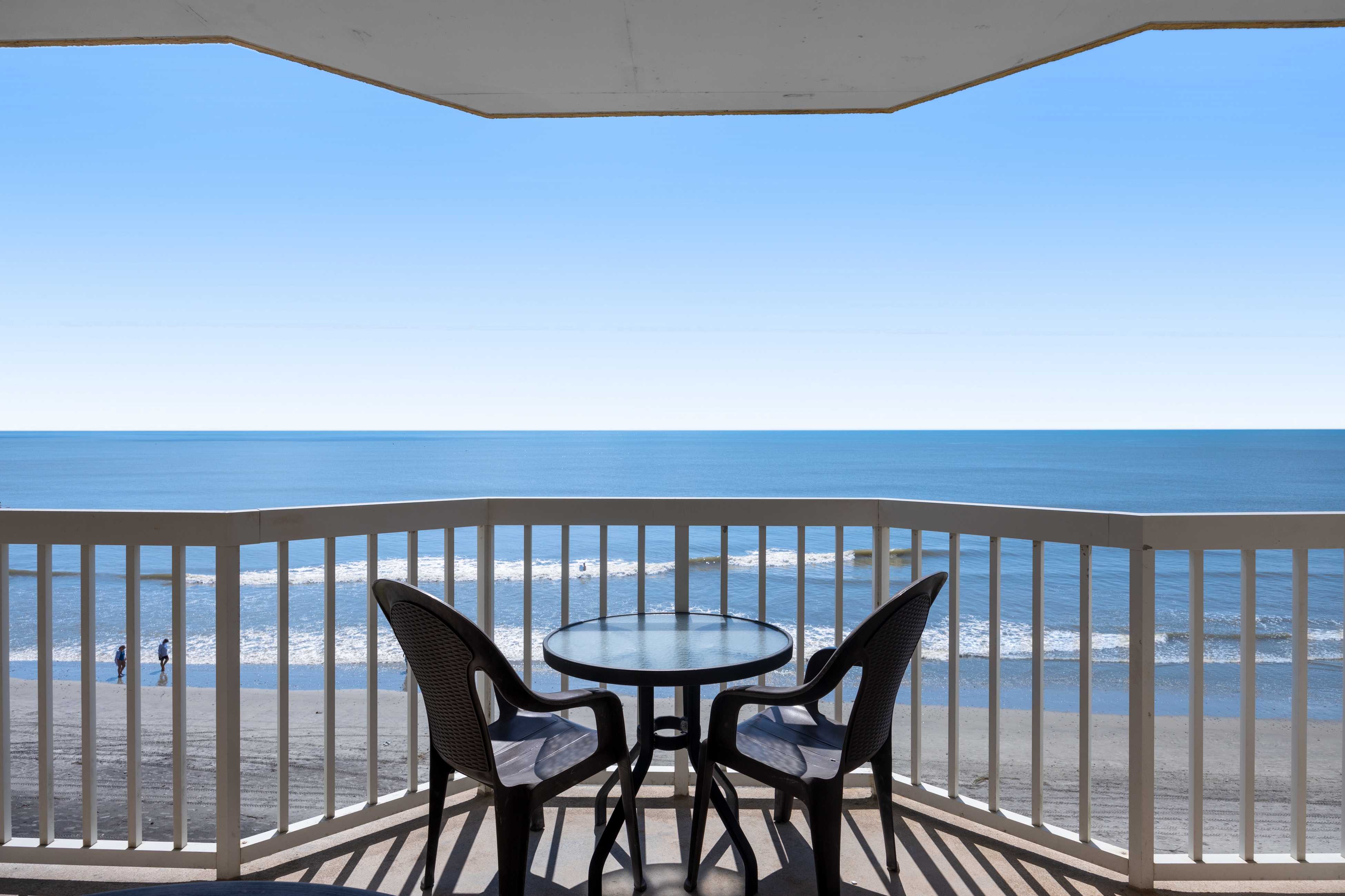 Oceanfront, third-floor villa with great views, balcony & 2 shared pools