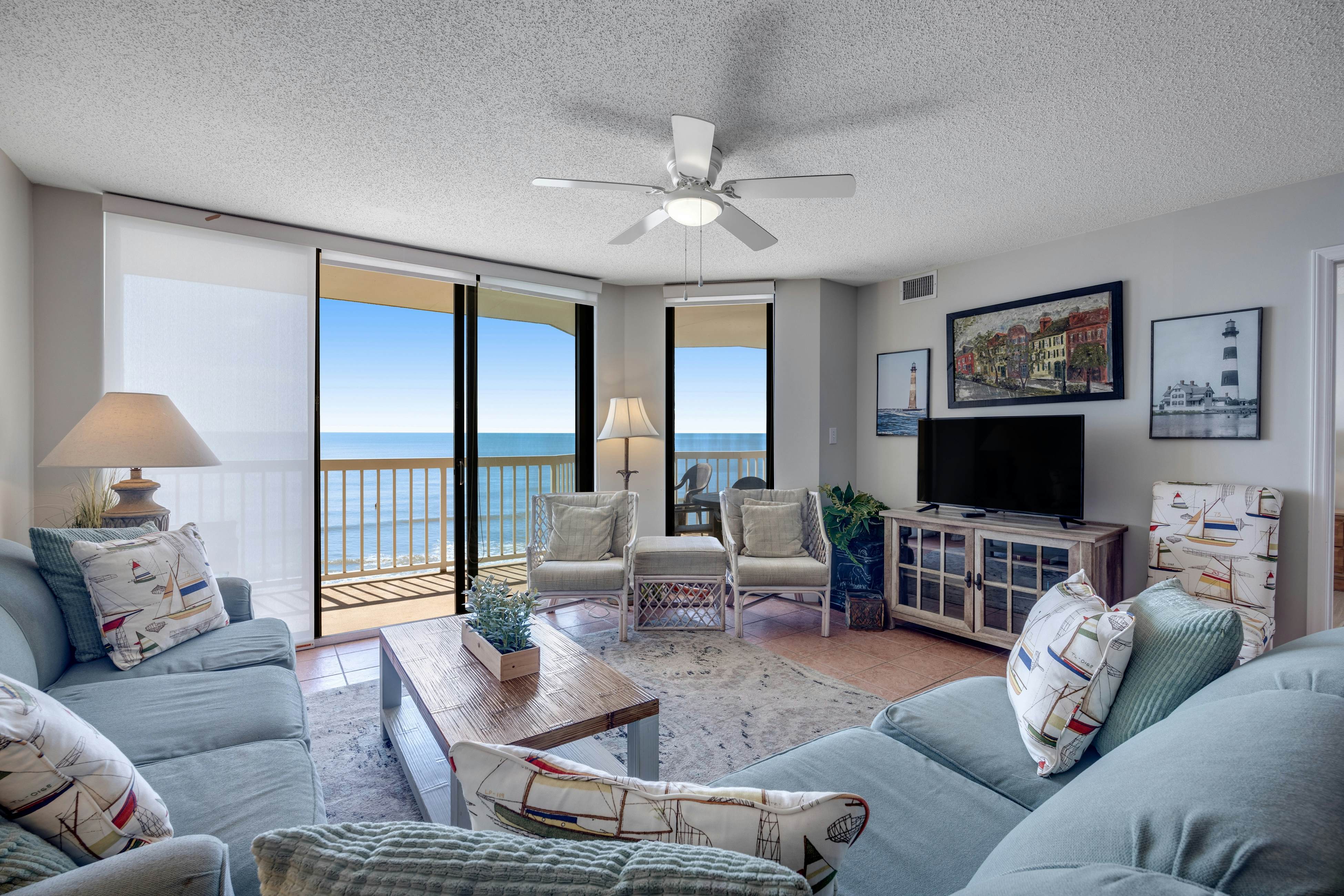 Oceanfront, third-floor villa with great views, balcony & 2 shared pools