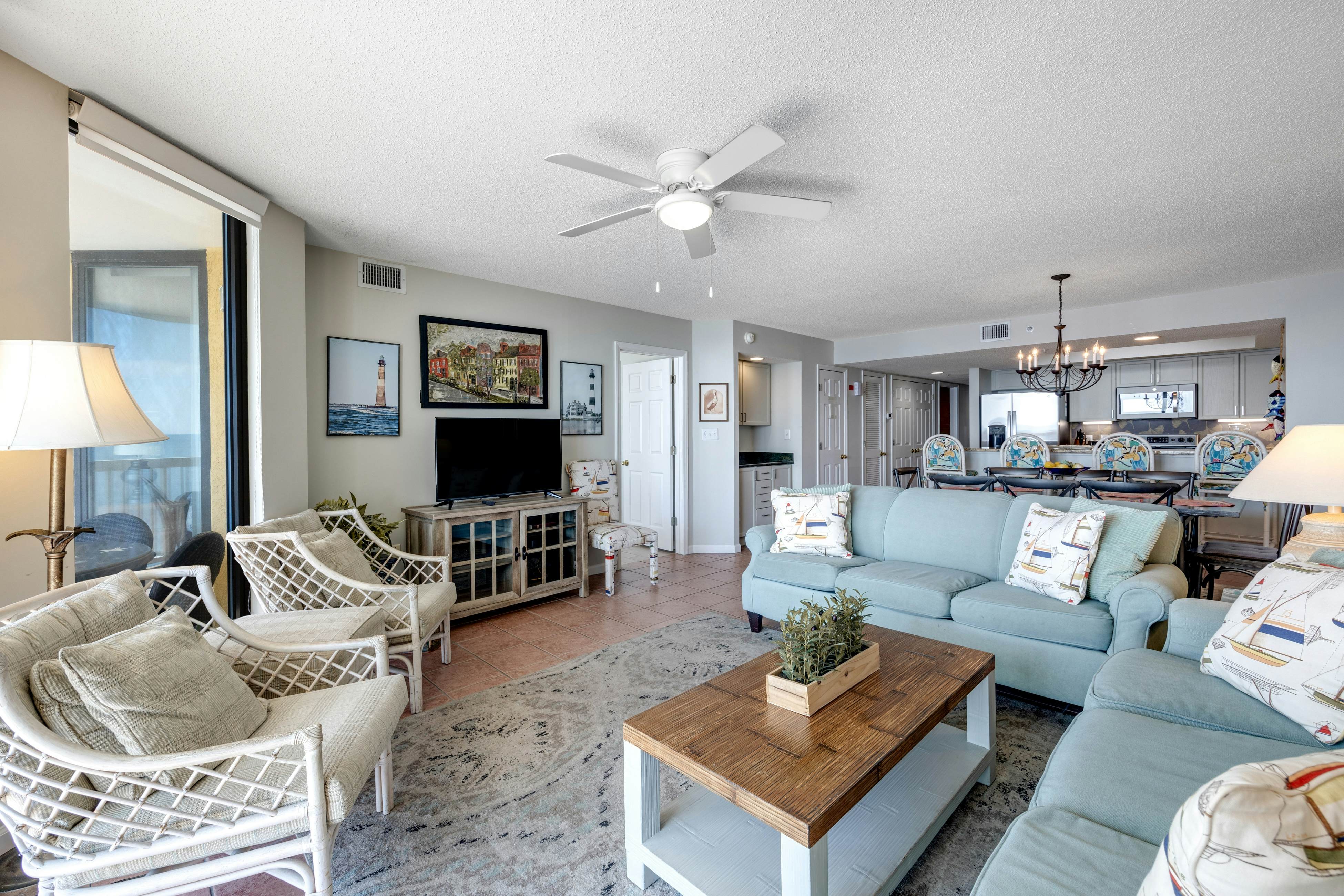 Oceanfront, third-floor villa with great views, balcony & 2 shared pools