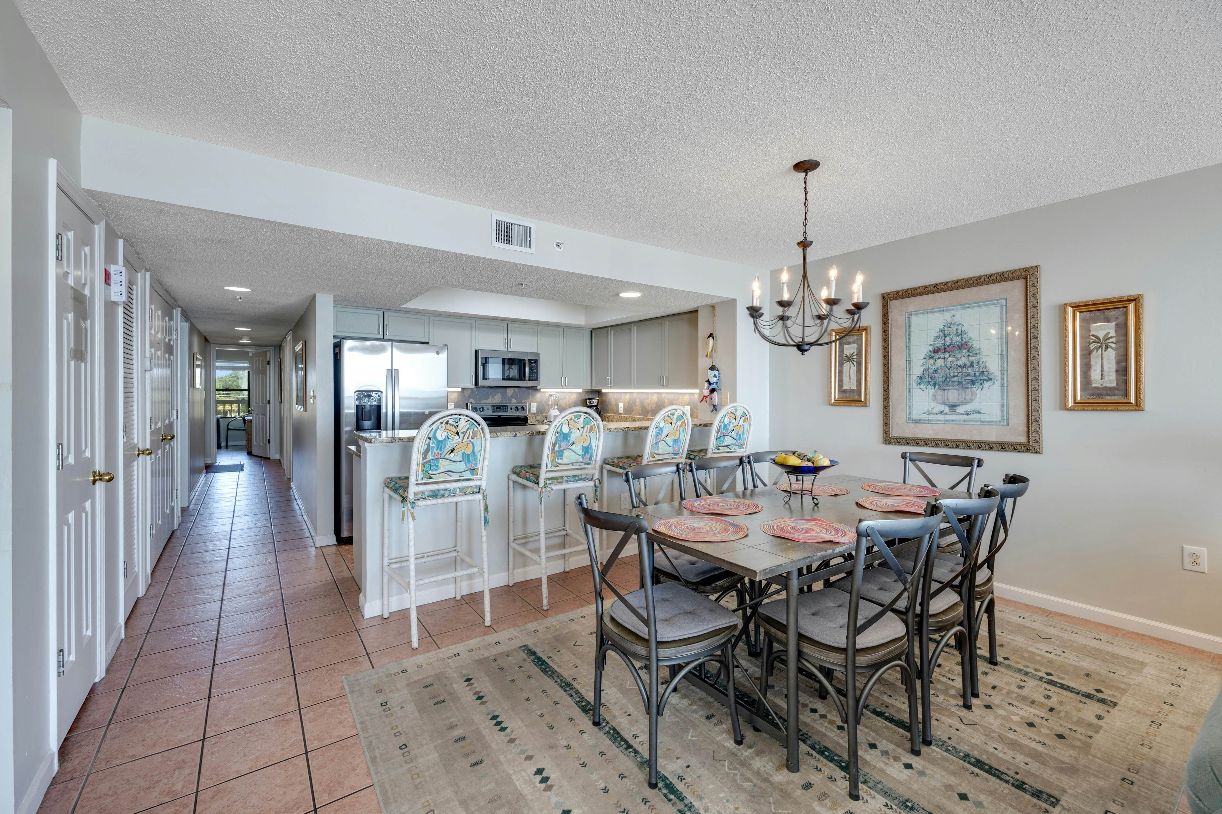 Oceanfront, third-floor villa with great views, balcony & 2 shared pools