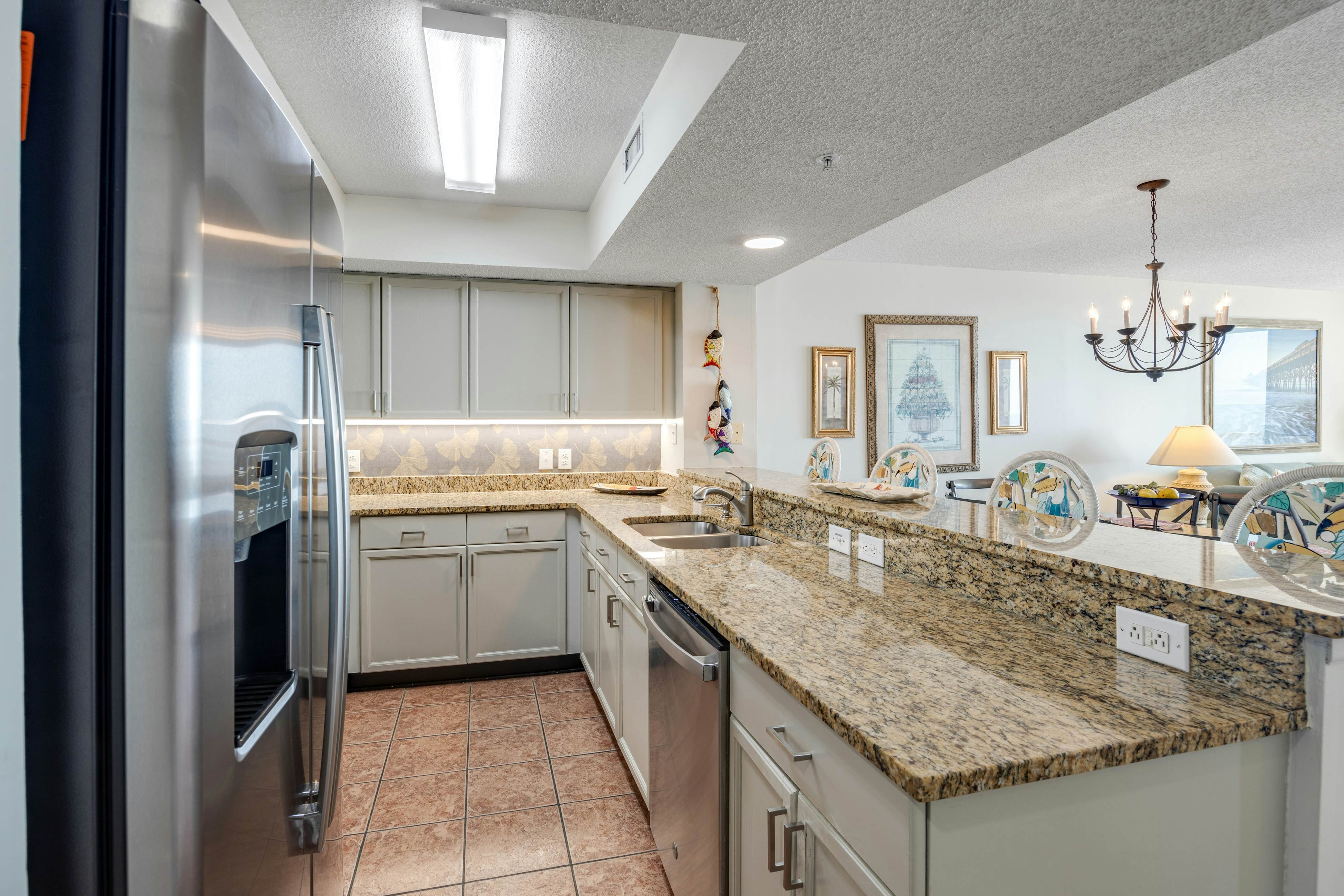 Oceanfront, third-floor villa with great views, balcony & 2 shared pools