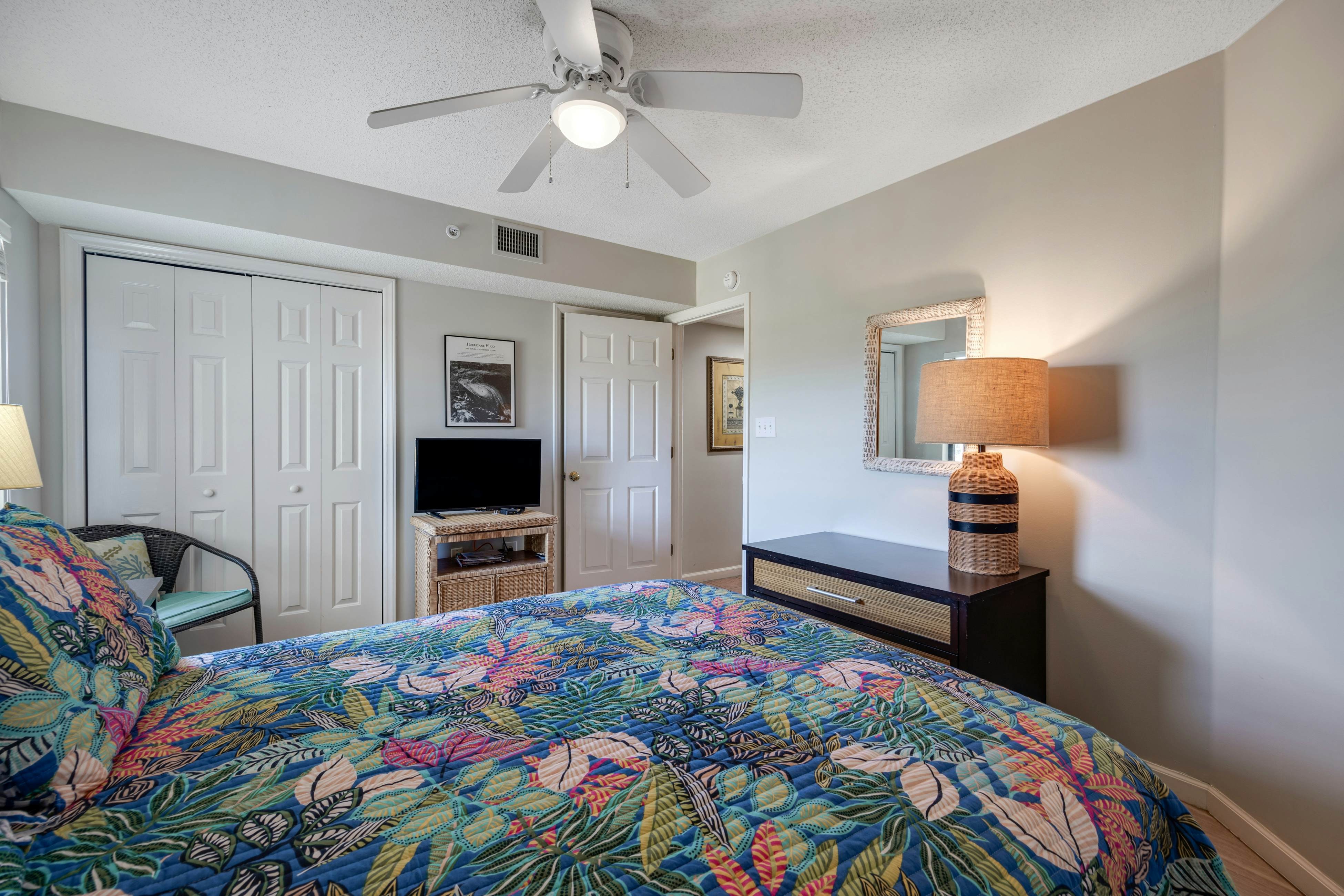 Oceanfront, third-floor villa with great views, balcony & 2 shared pools