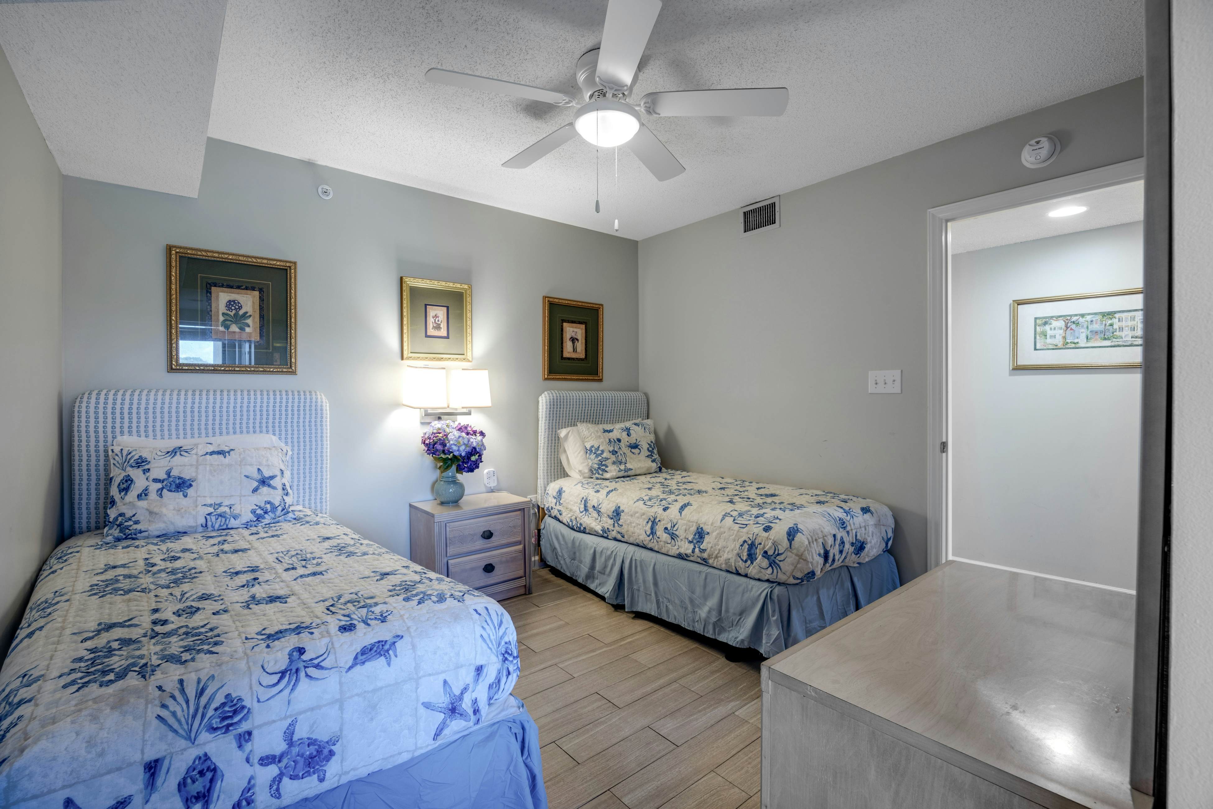 Oceanfront, third-floor villa with great views, balcony & 2 shared pools