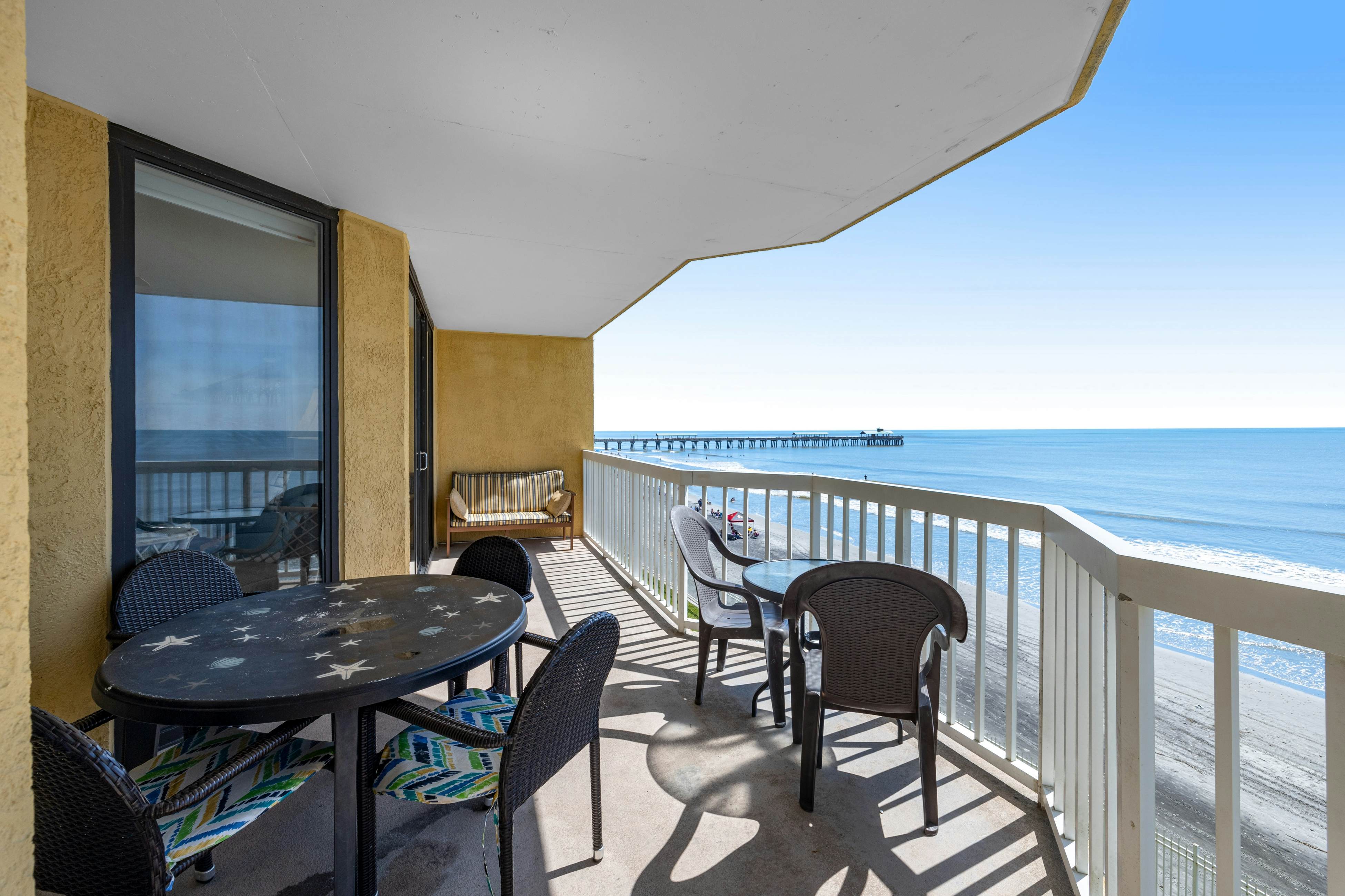 Oceanfront, third-floor villa with great views, balcony & 2 shared pools