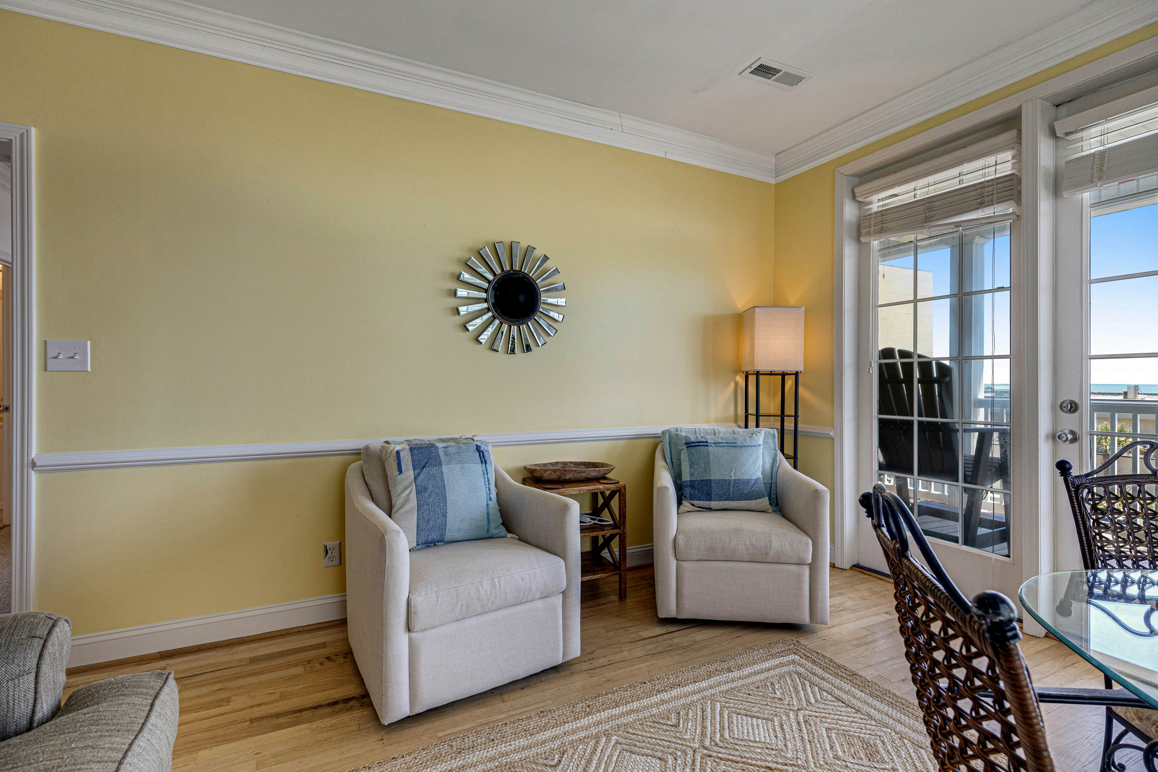 Third-floor condo with views of the ocean & shared pool