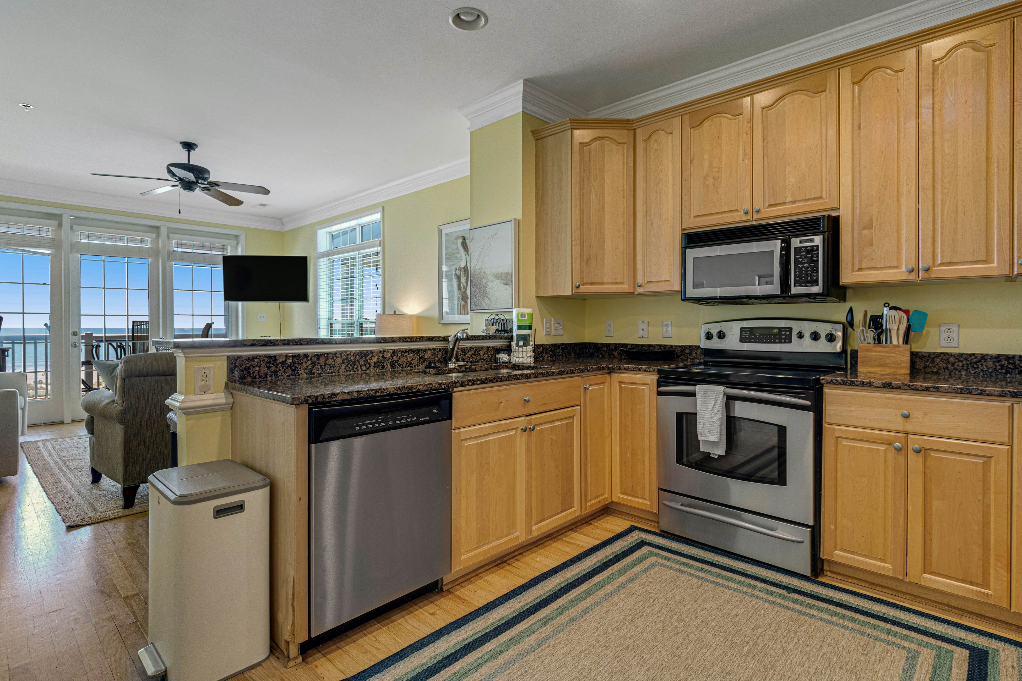 Third-floor condo with views of the ocean & shared pool