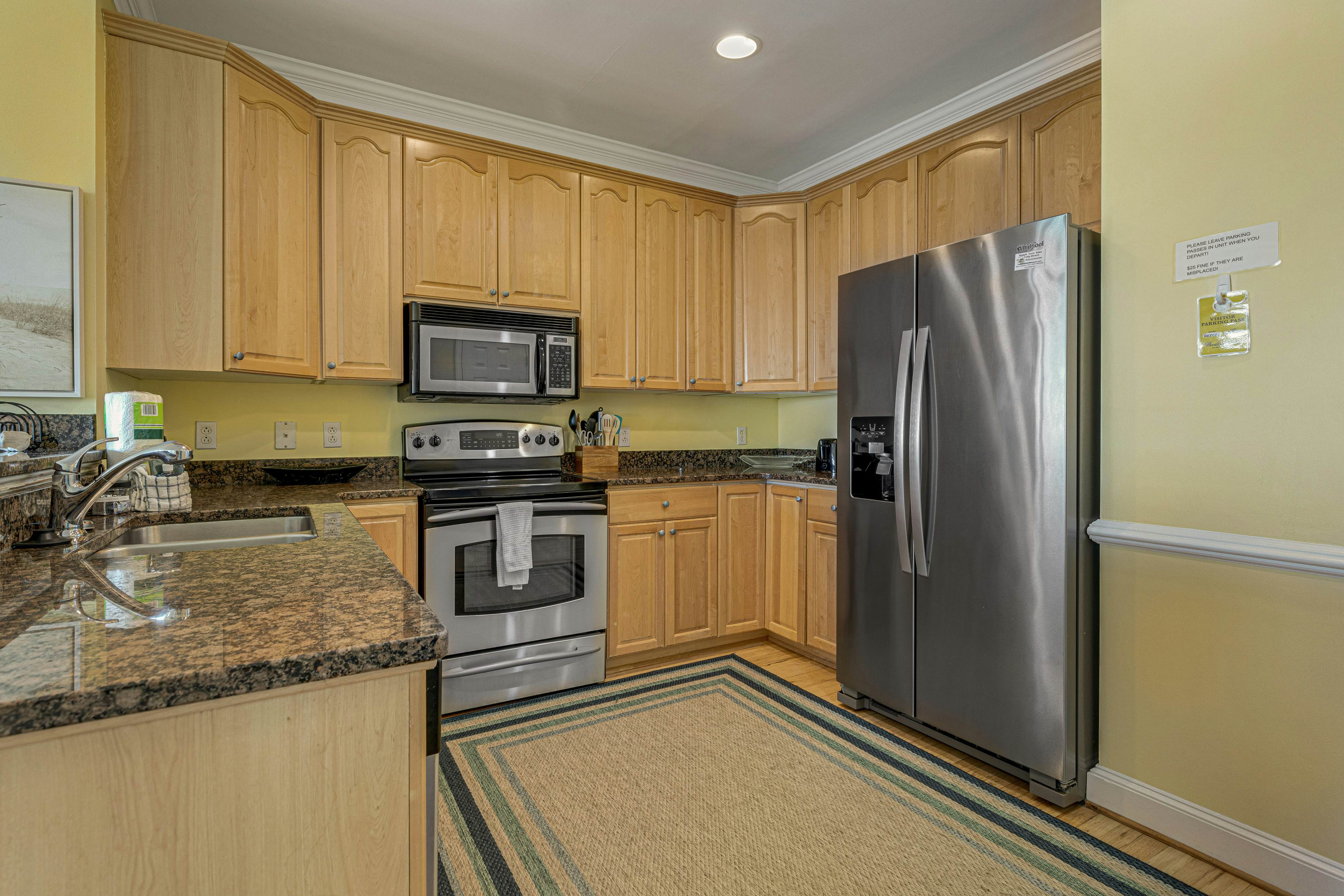 Third-floor condo with views of the ocean & shared pool