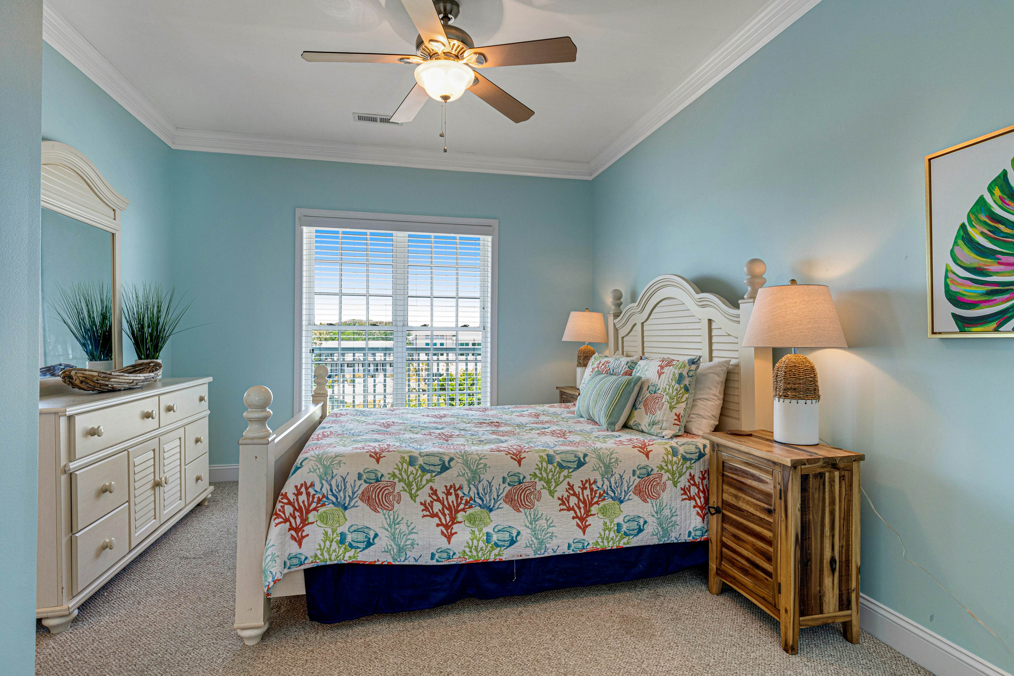 Third-floor condo with views of the ocean & shared pool