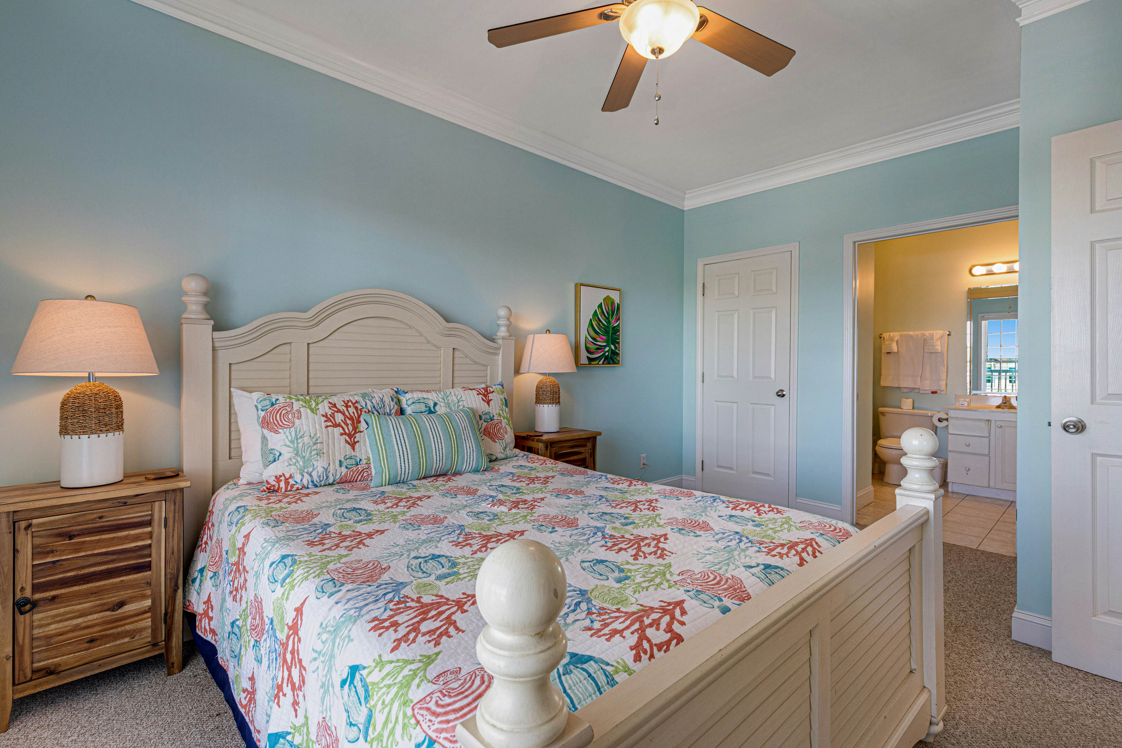 Third-floor condo with views of the ocean & shared pool