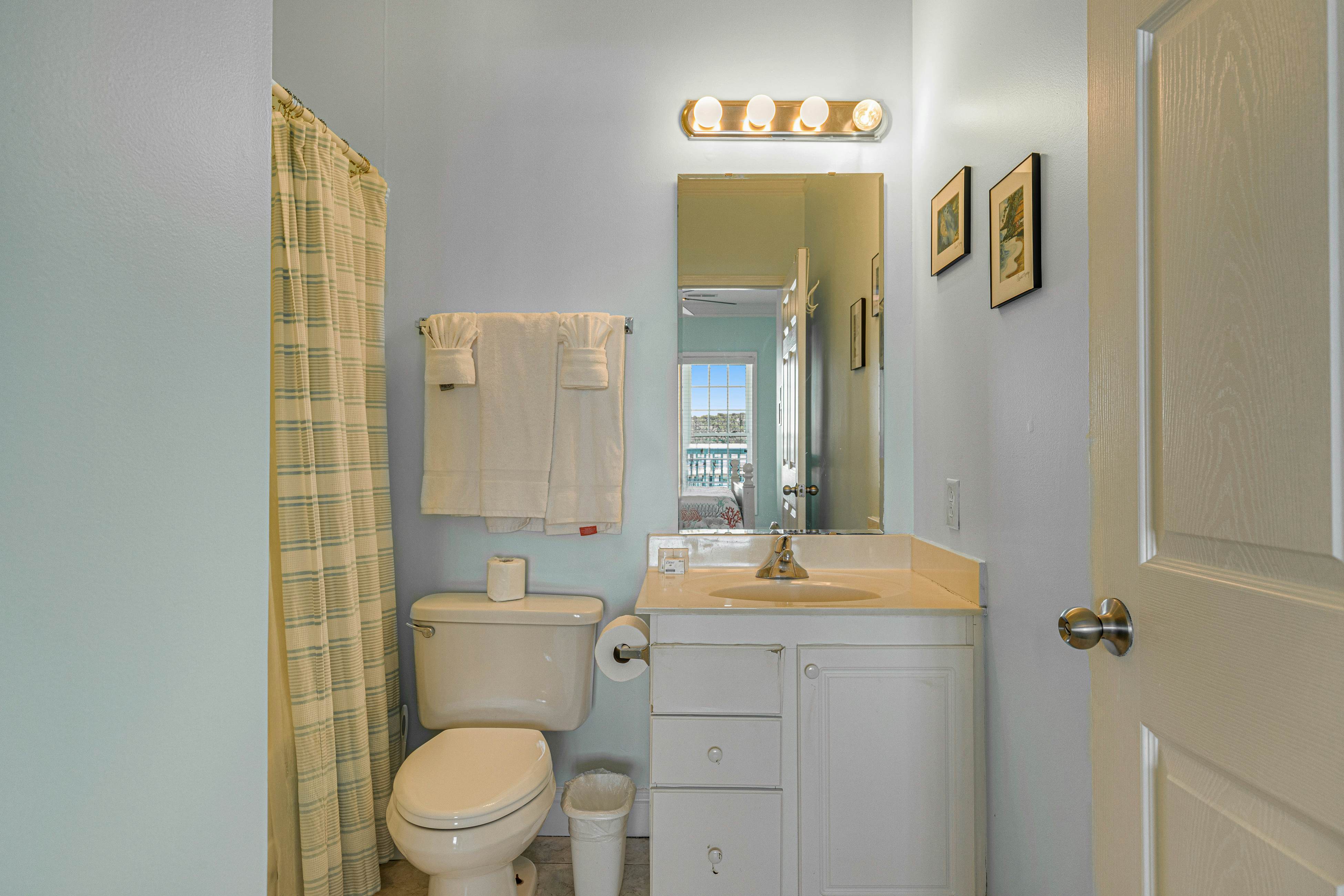 Third-floor condo with views of the ocean & shared pool