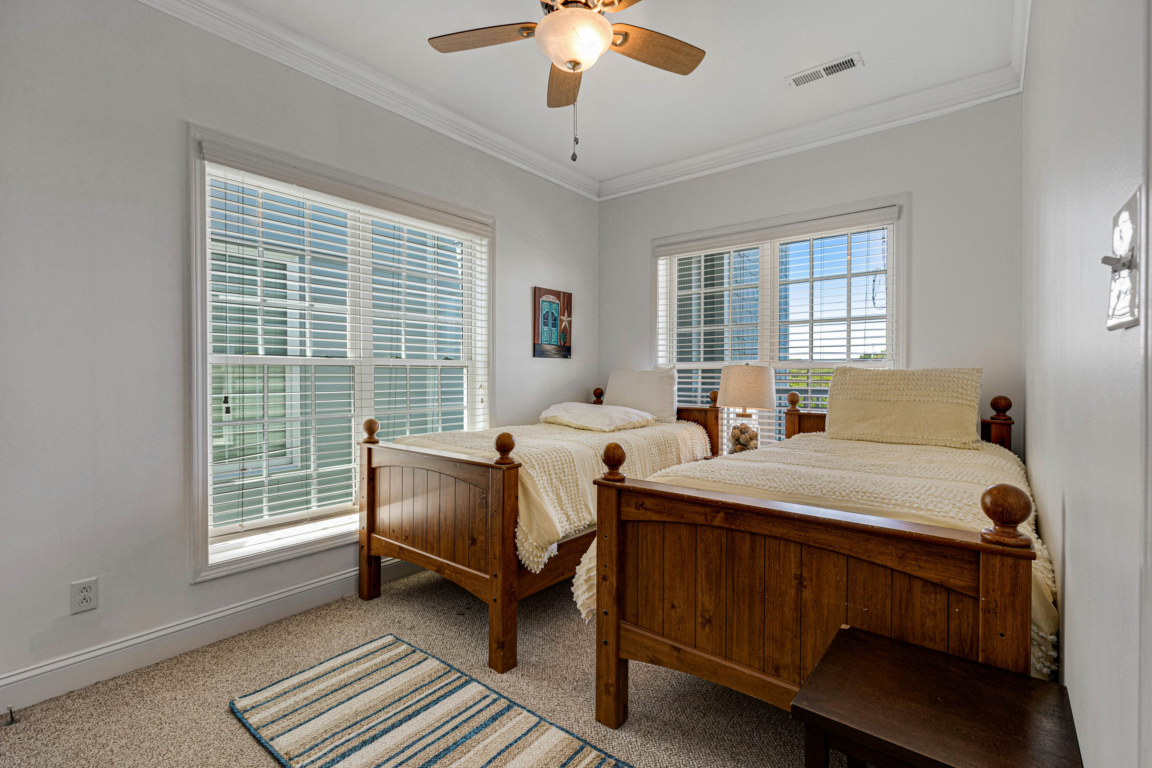 Third-floor condo with views of the ocean & shared pool