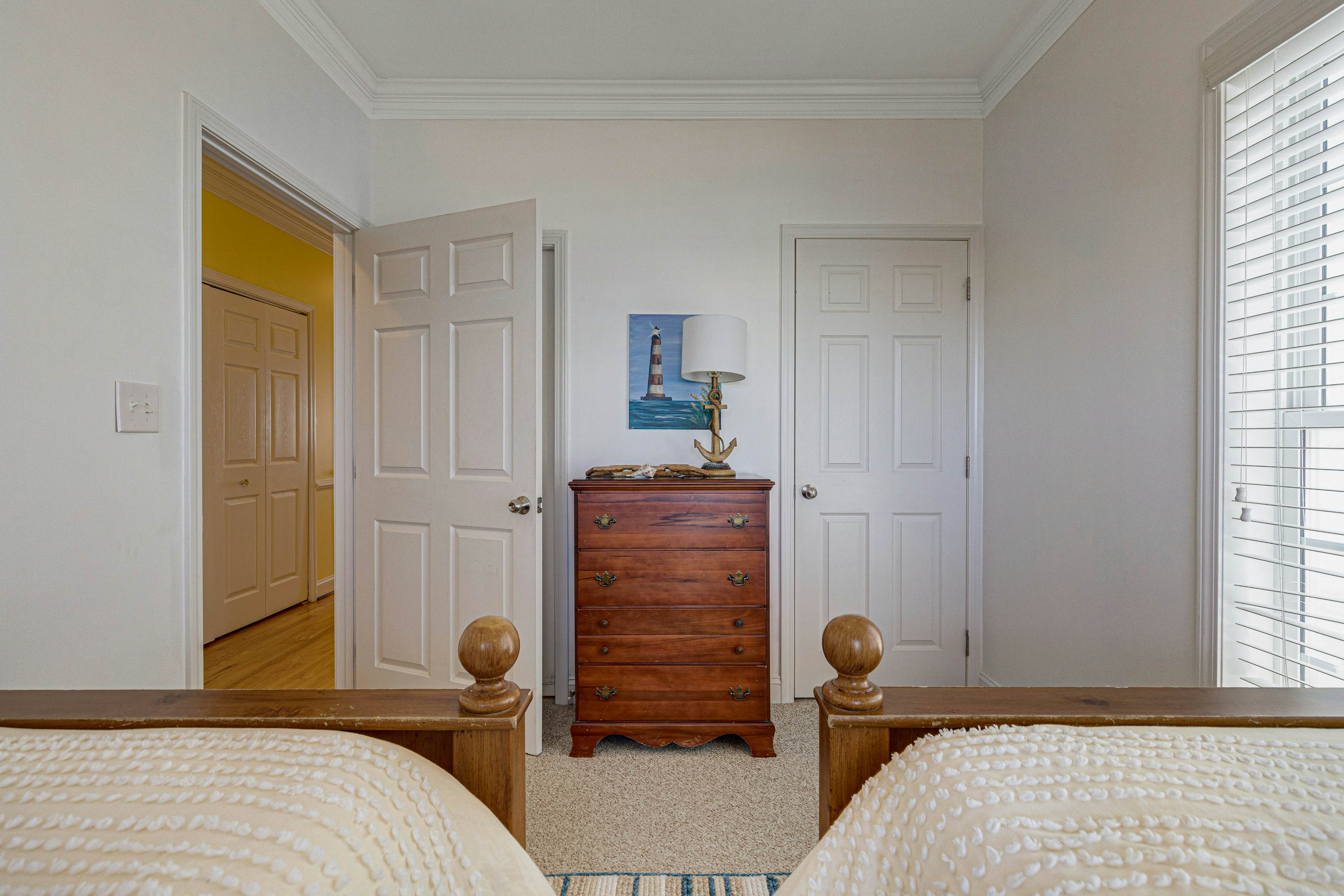 Third-floor condo with views of the ocean & shared pool