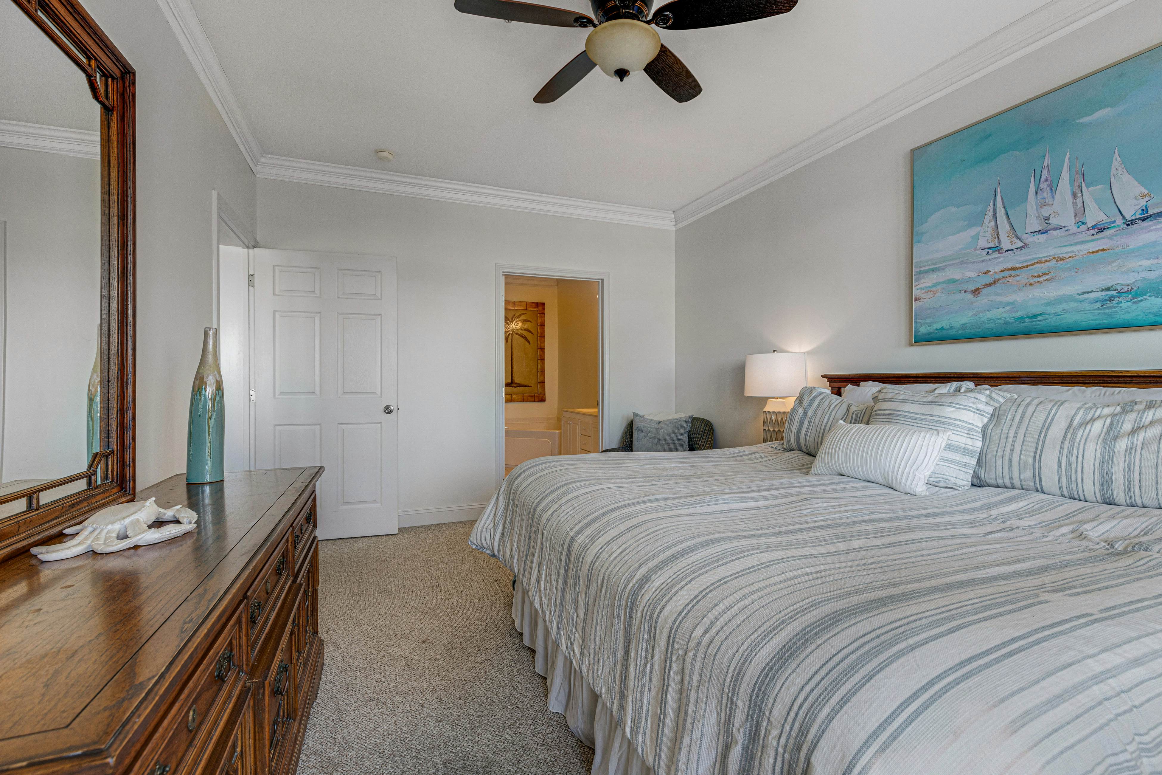 Third-floor condo with views of the ocean & shared pool