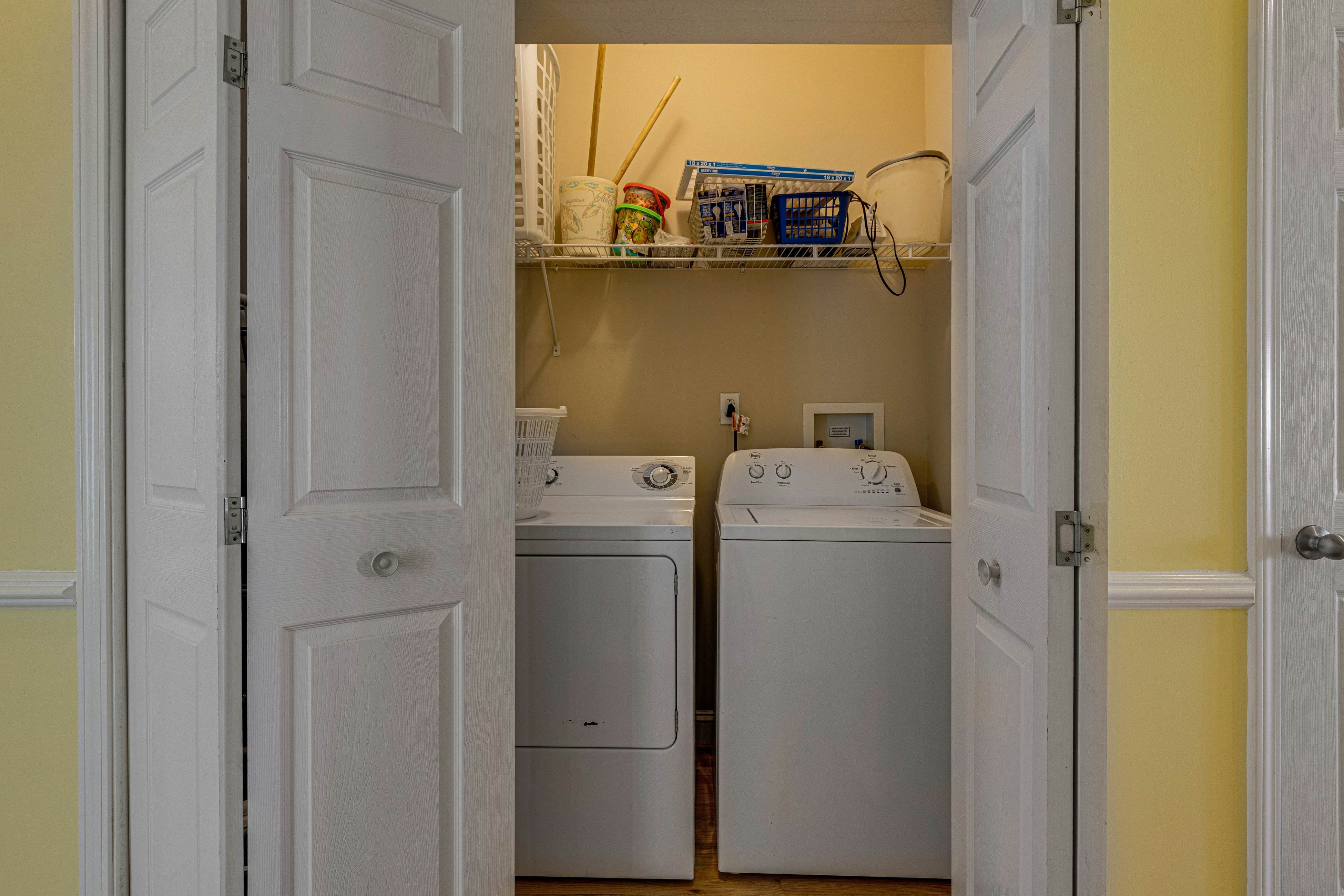 Third-floor condo with views of the ocean & shared pool