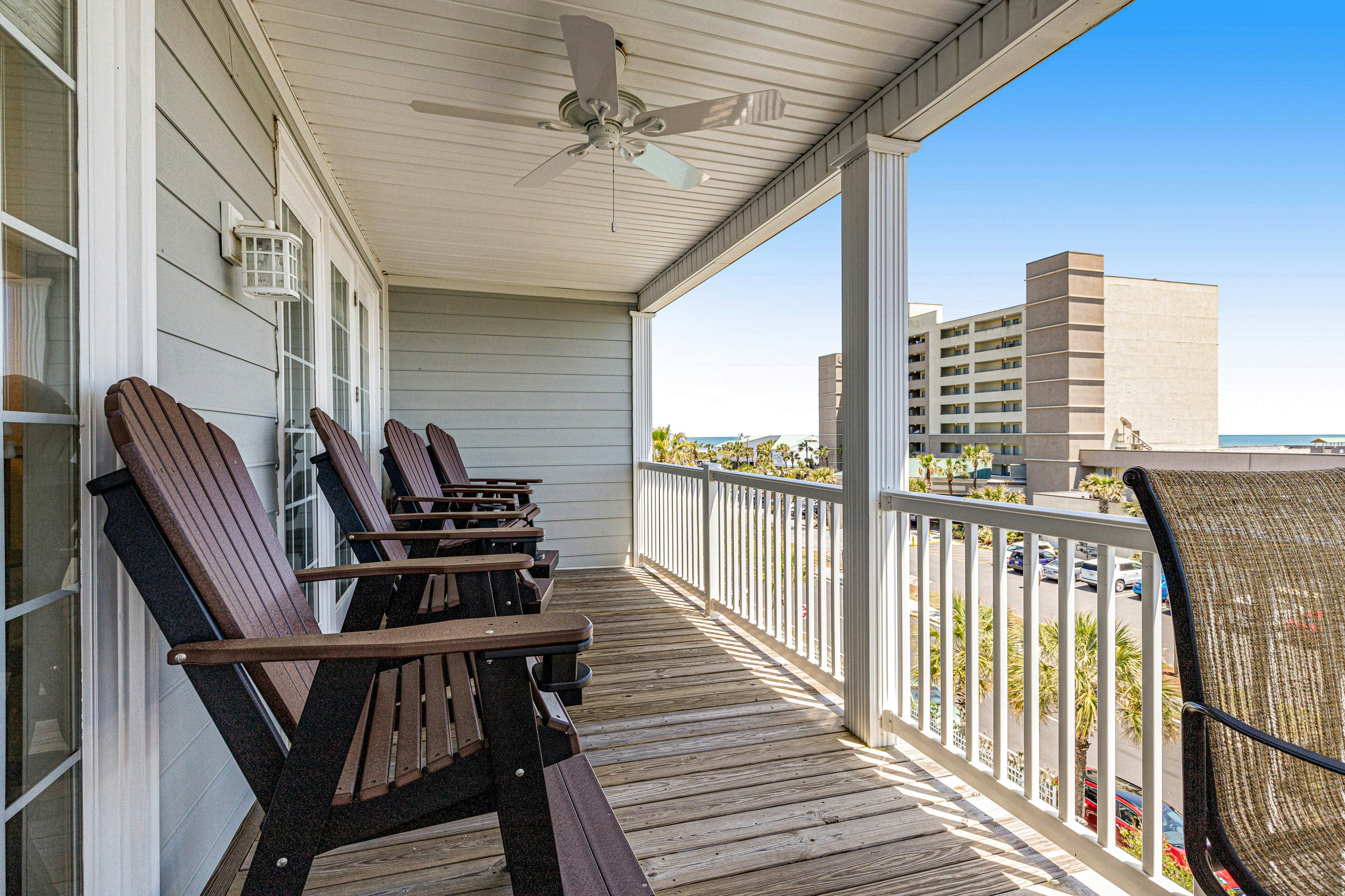 Third-floor condo with views of the ocean & shared pool