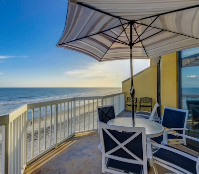 Oceanfront, fourth-floor villa with balcony, amazing view & 2 shared pools