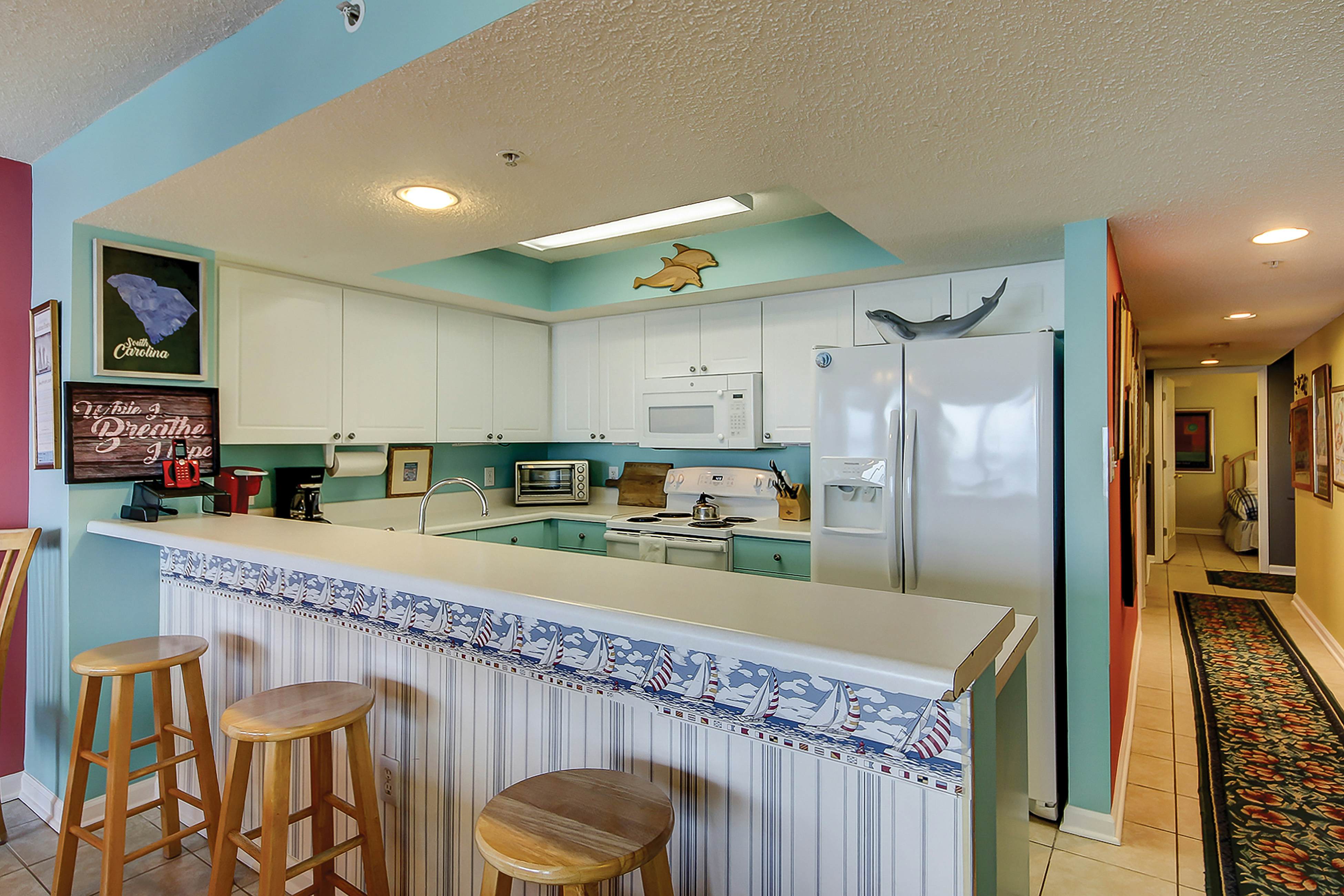 Oceanfront, fourth-floor villa with balcony, amazing view & 2 shared pools