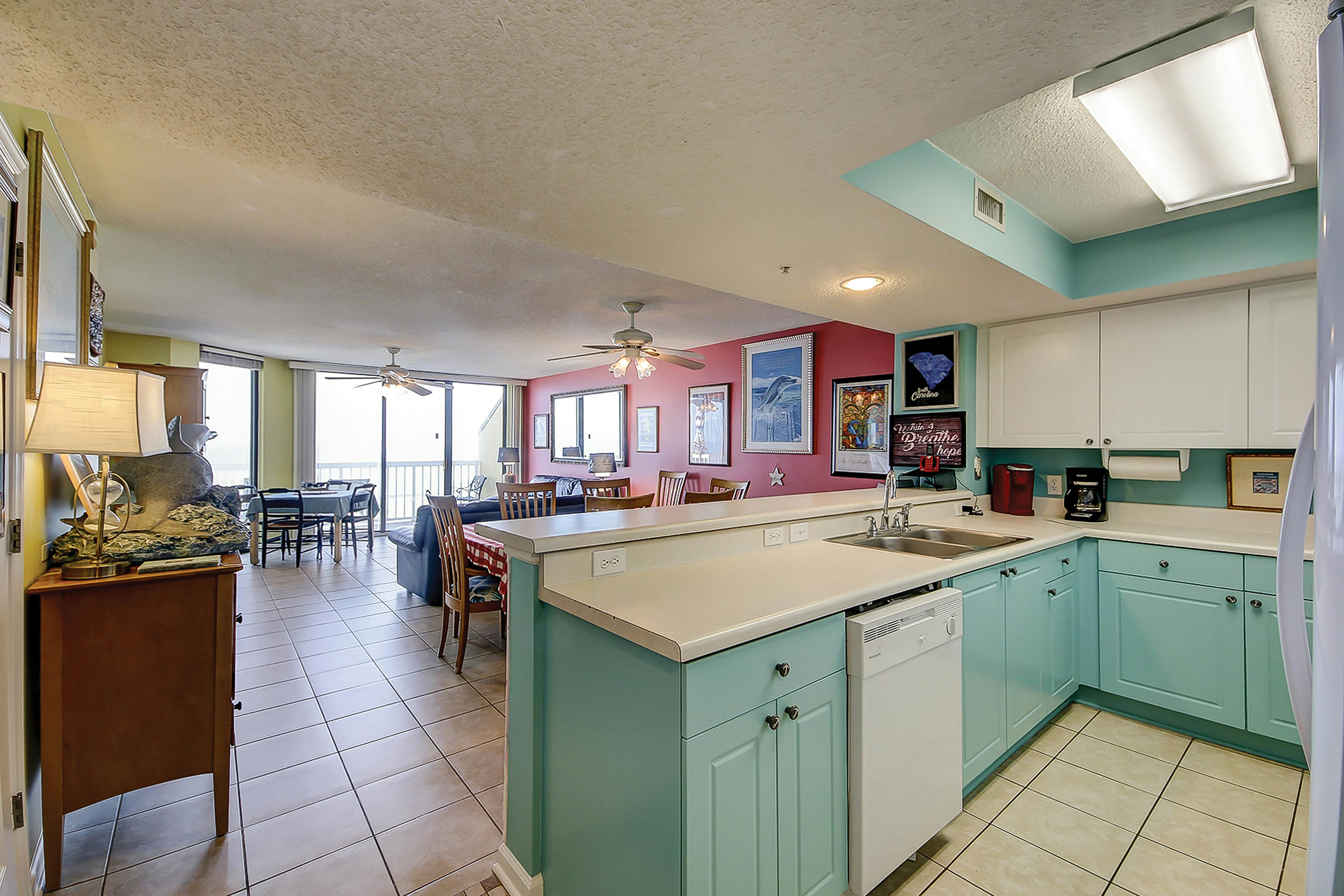 Oceanfront, fourth-floor villa with balcony, amazing view & 2 shared pools