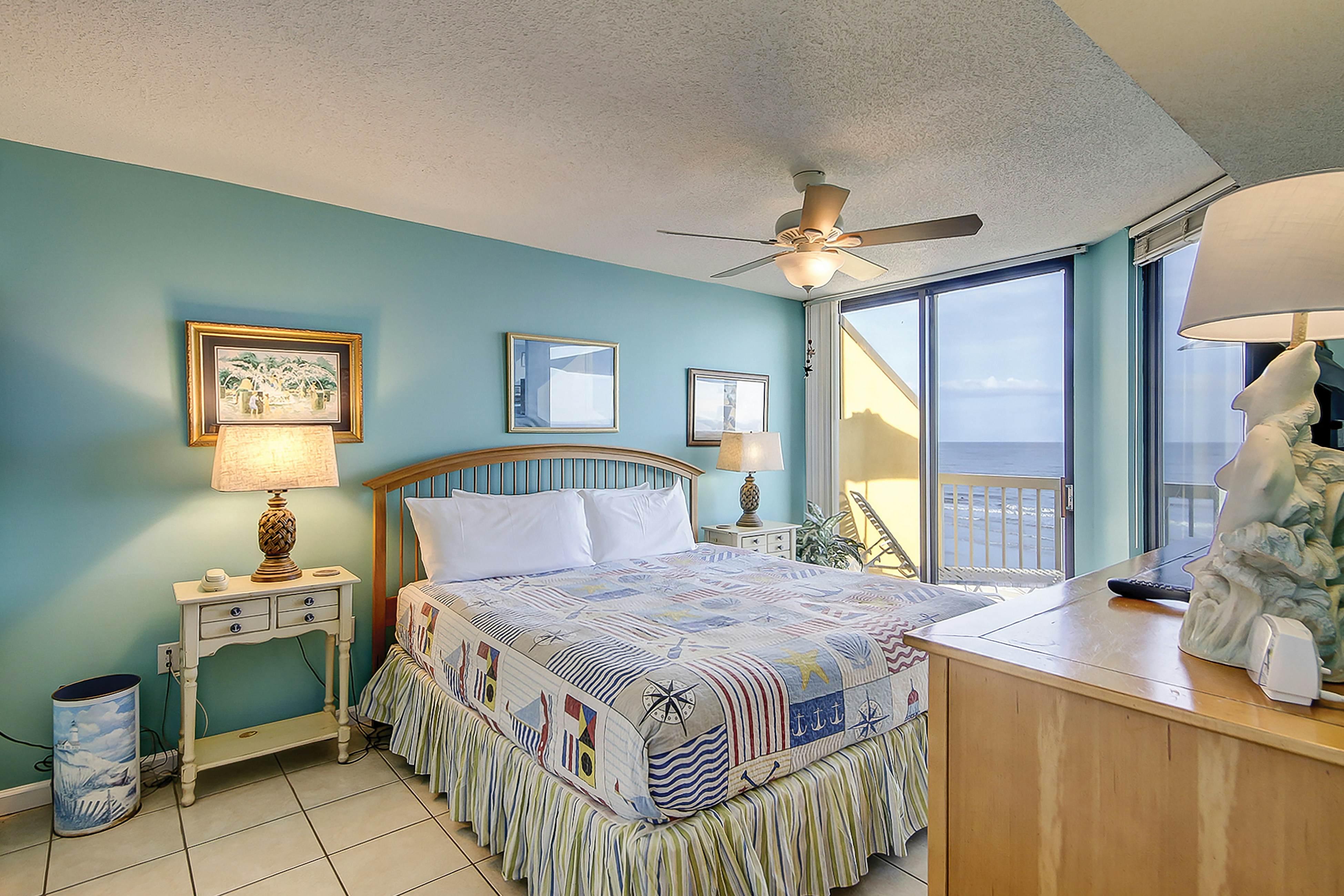 Oceanfront, fourth-floor villa with balcony, amazing view & 2 shared pools