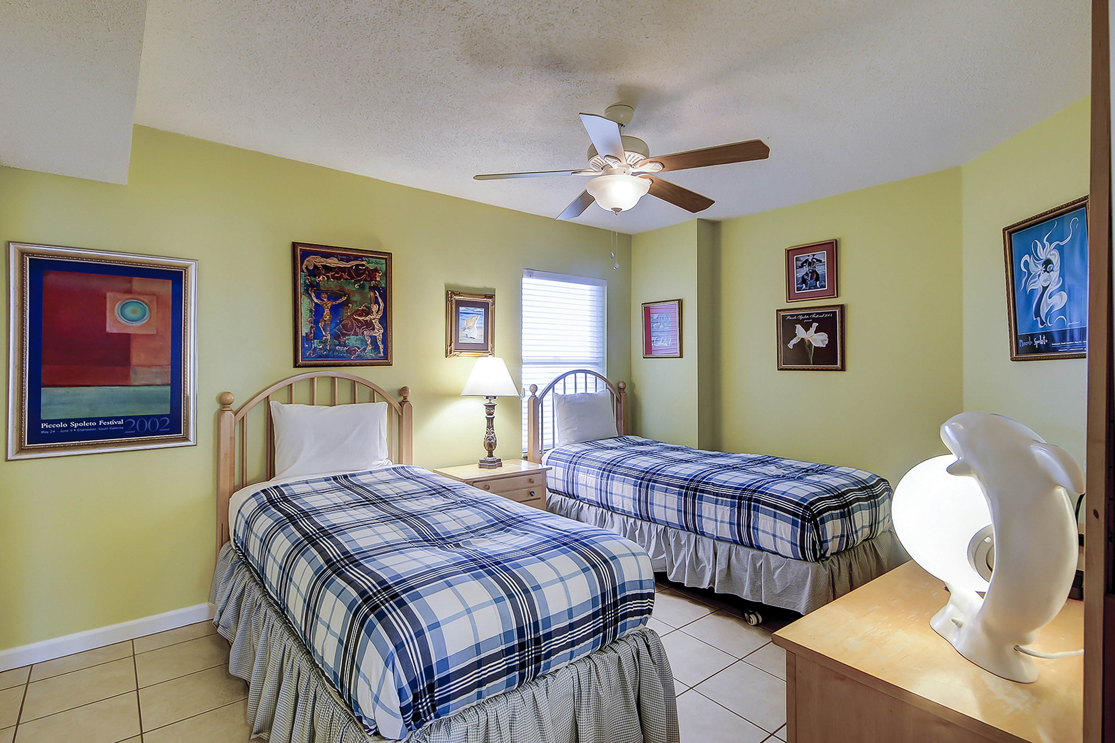 Oceanfront, fourth-floor villa with balcony, amazing view & 2 shared pools