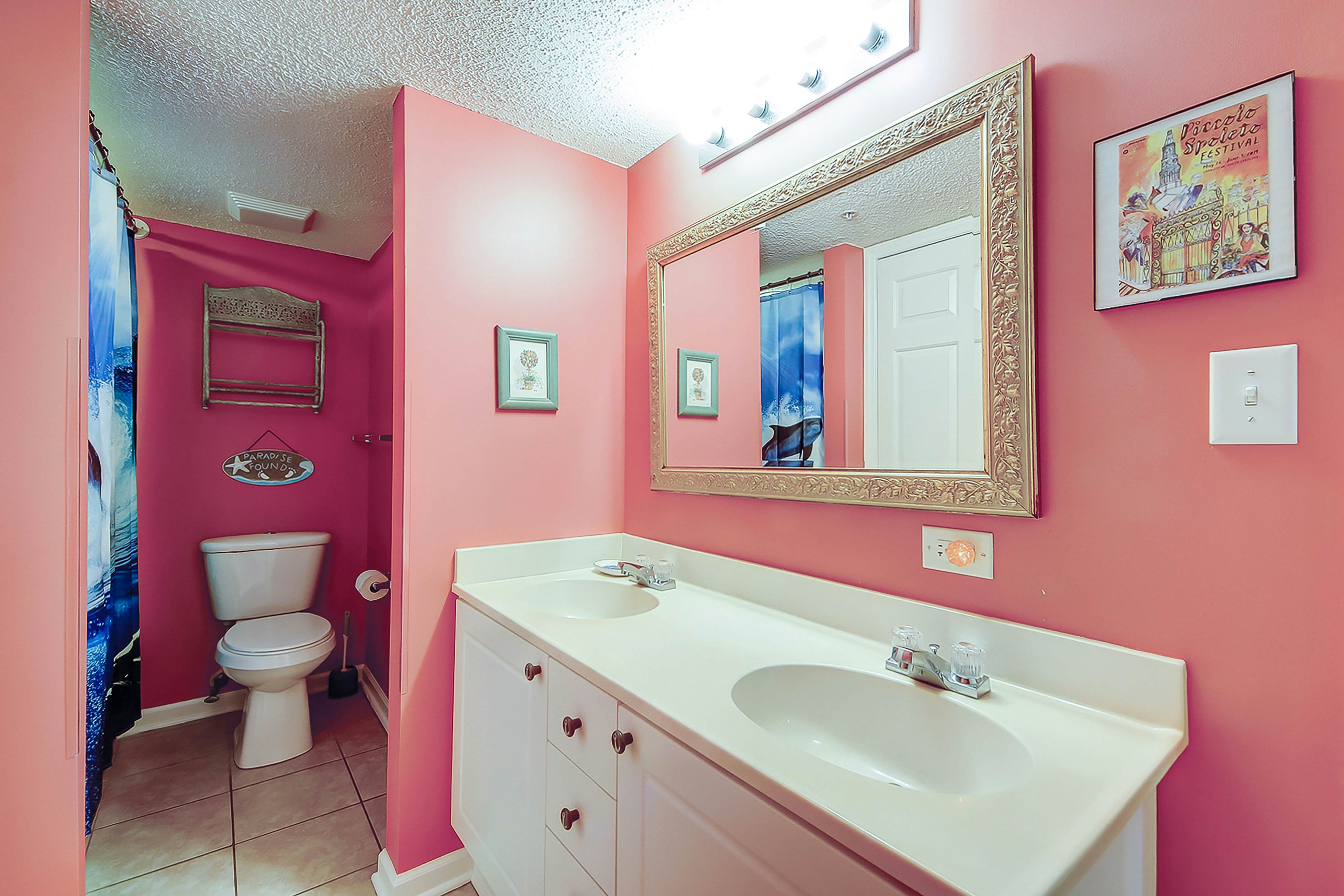 Oceanfront, fourth-floor villa with balcony, amazing view & 2 shared pools