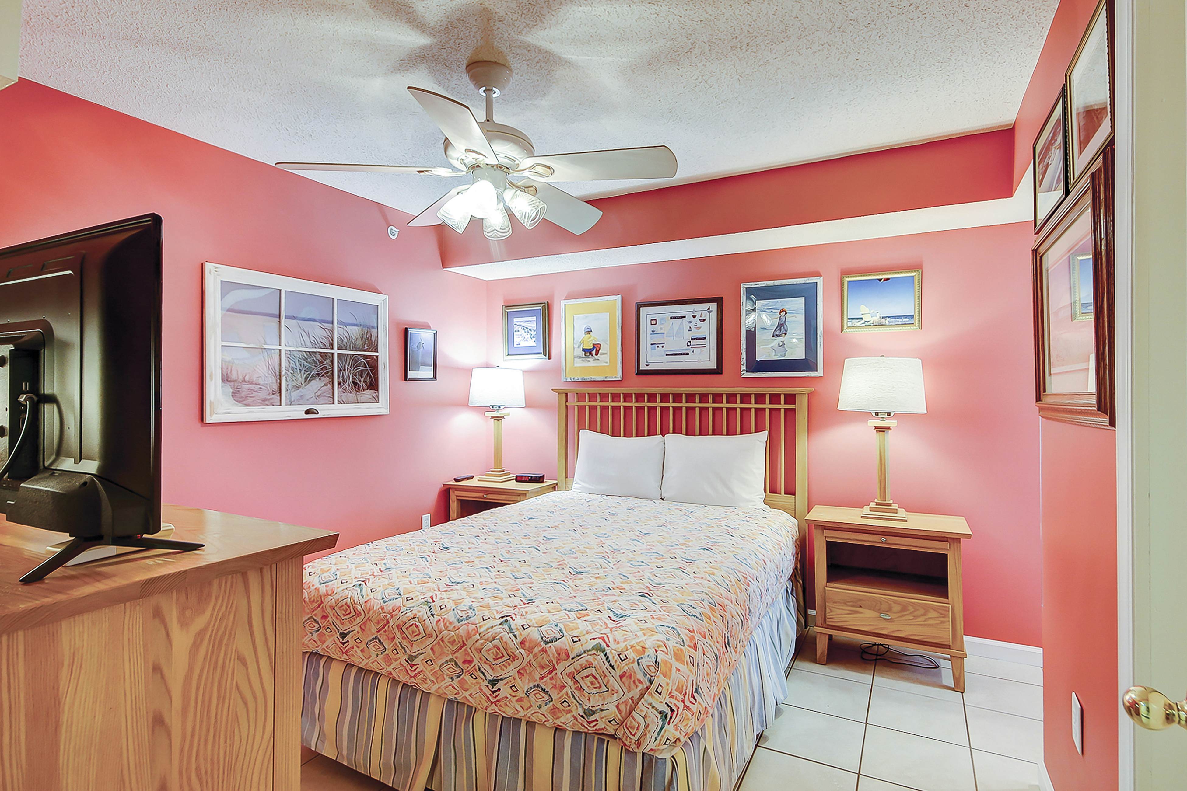 Oceanfront, fourth-floor villa with balcony, amazing view & 2 shared pools