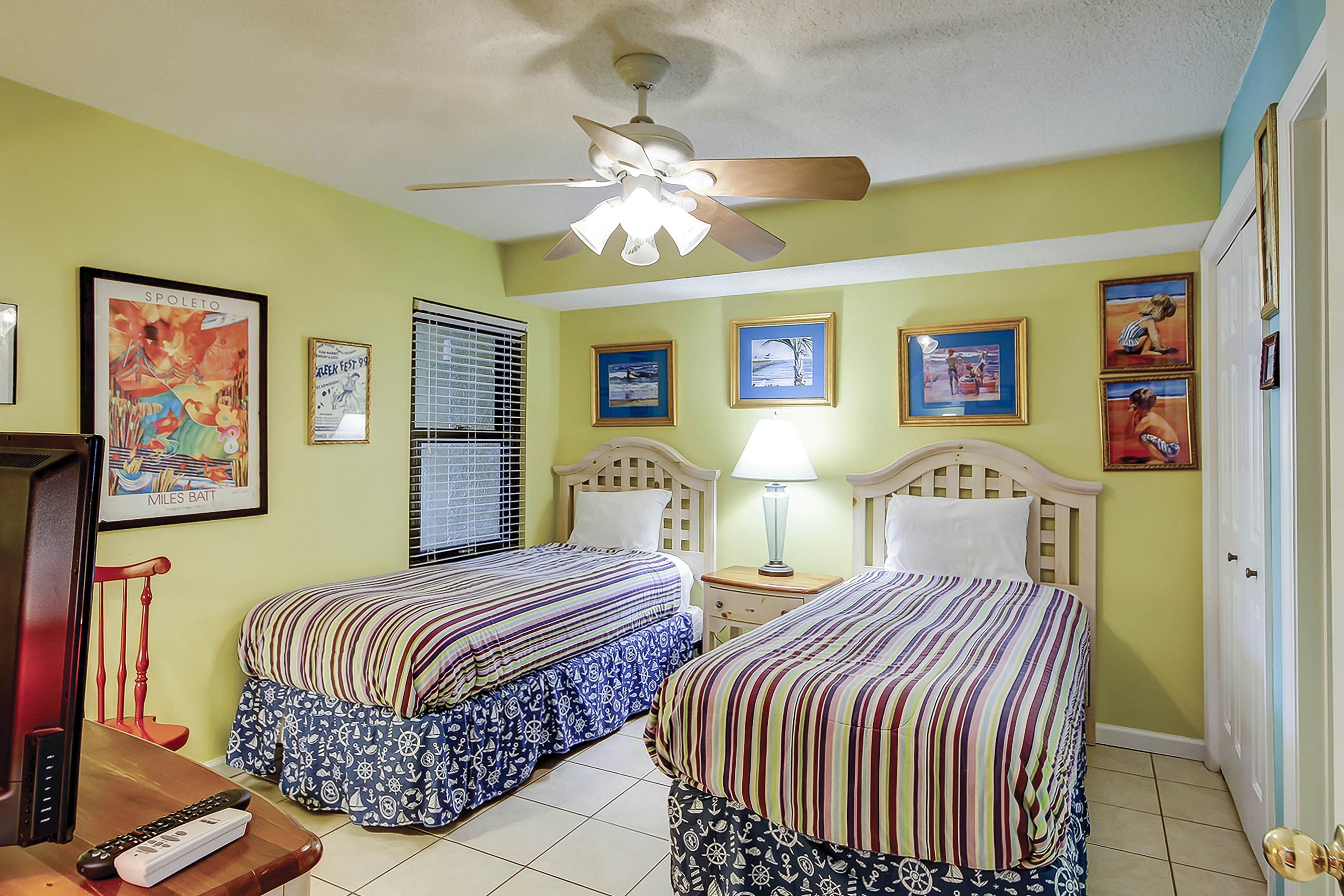 Oceanfront, fourth-floor villa with balcony, amazing view & 2 shared pools