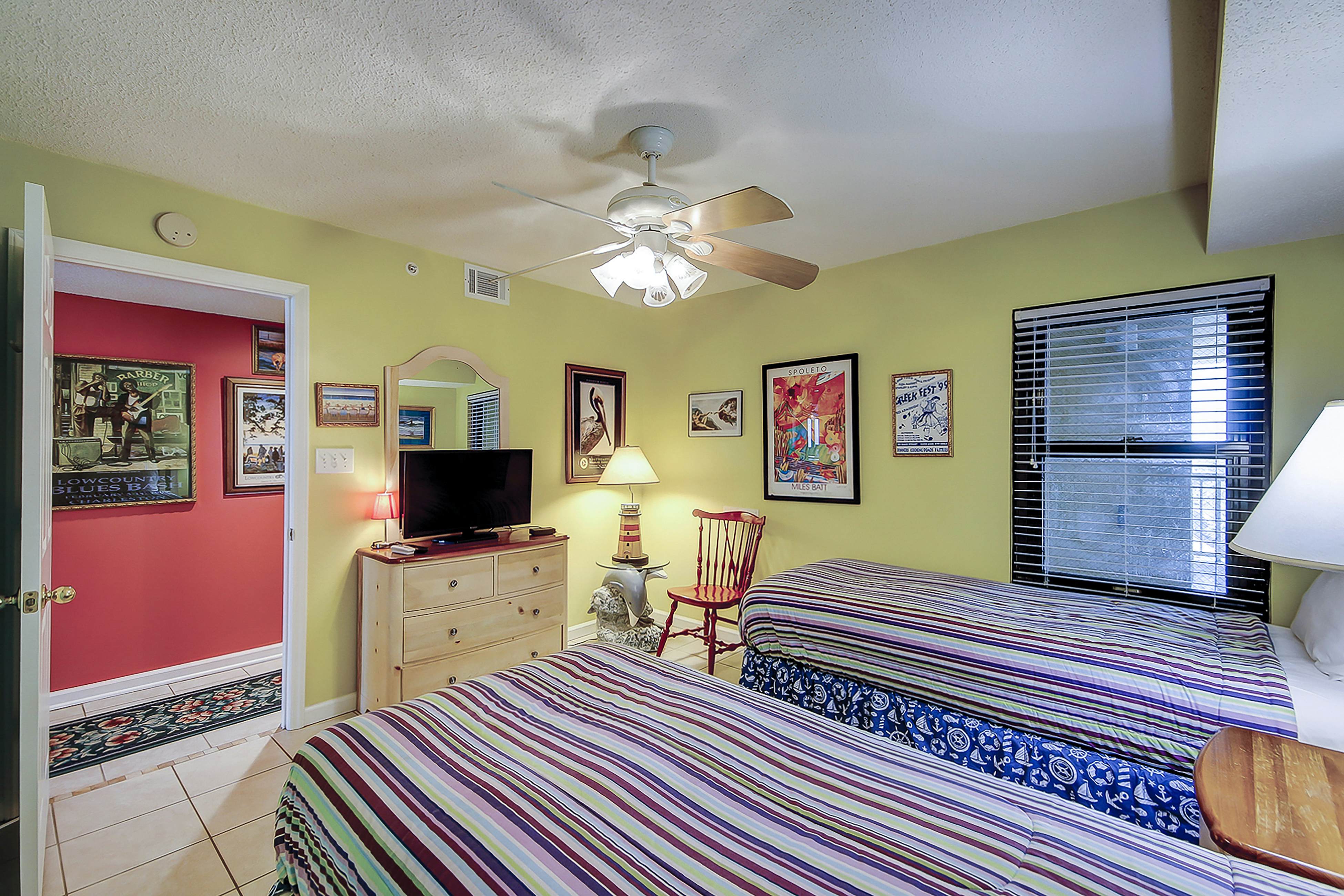 Oceanfront, fourth-floor villa with balcony, amazing view & 2 shared pools