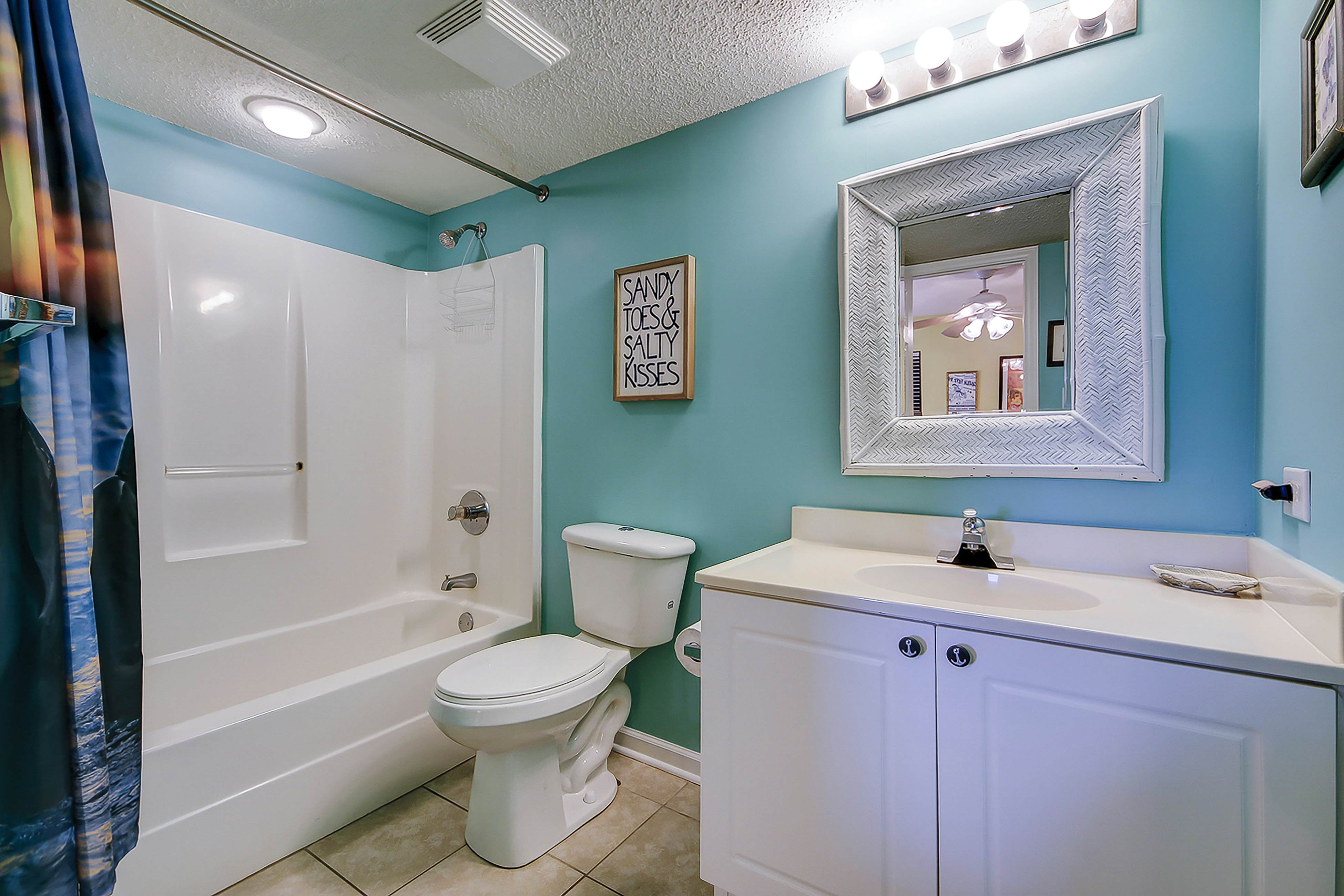 Oceanfront, fourth-floor villa with balcony, amazing view & 2 shared pools