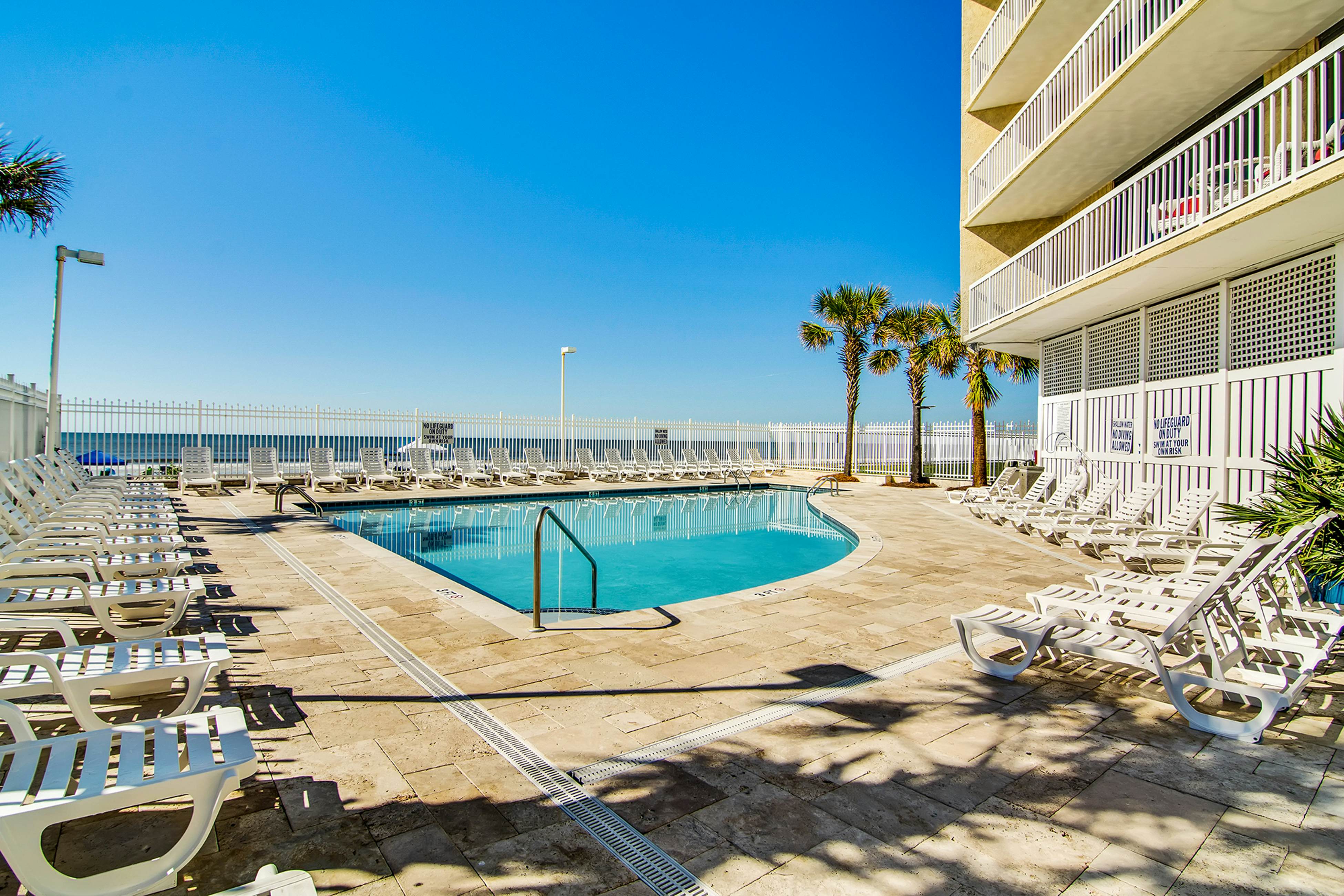 Oceanfront, fourth-floor villa with balcony, amazing view & 2 shared pools