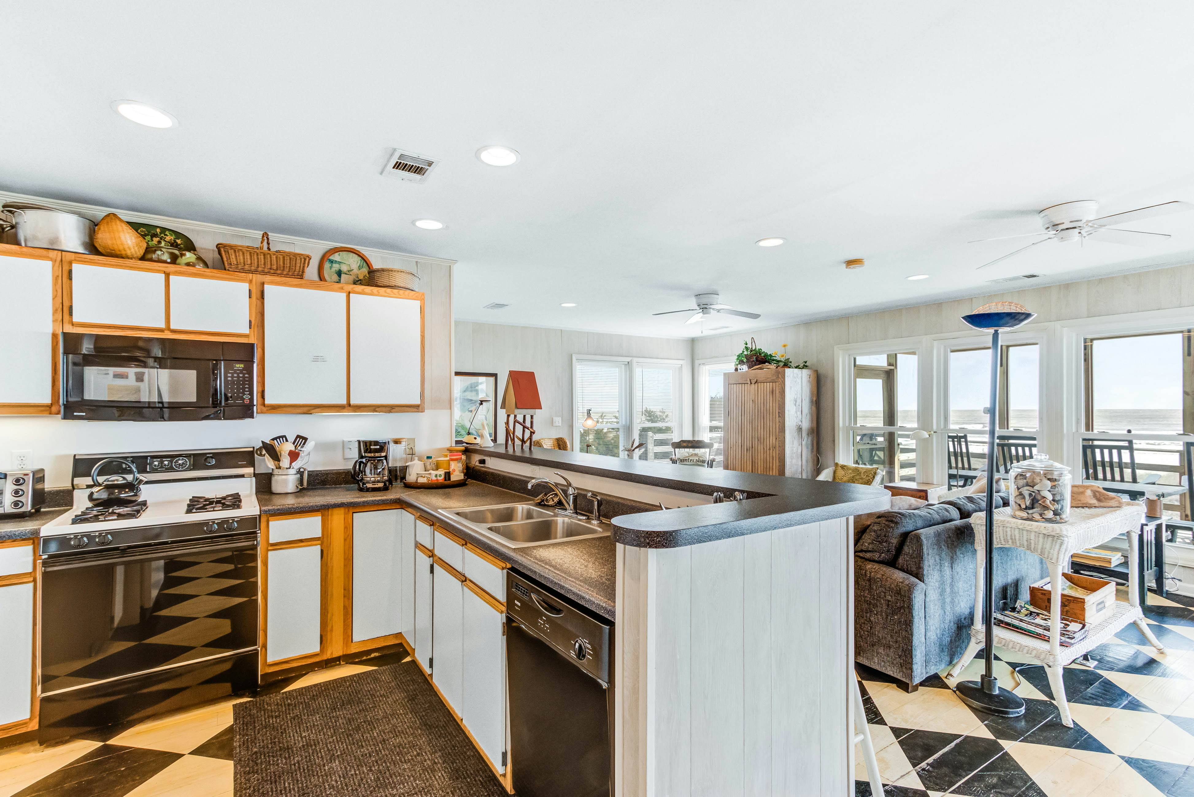 Special oceanfront home w/ stunning ocean views & private beach access