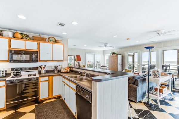 Special oceanfront home w/ stunning ocean views & private beach access