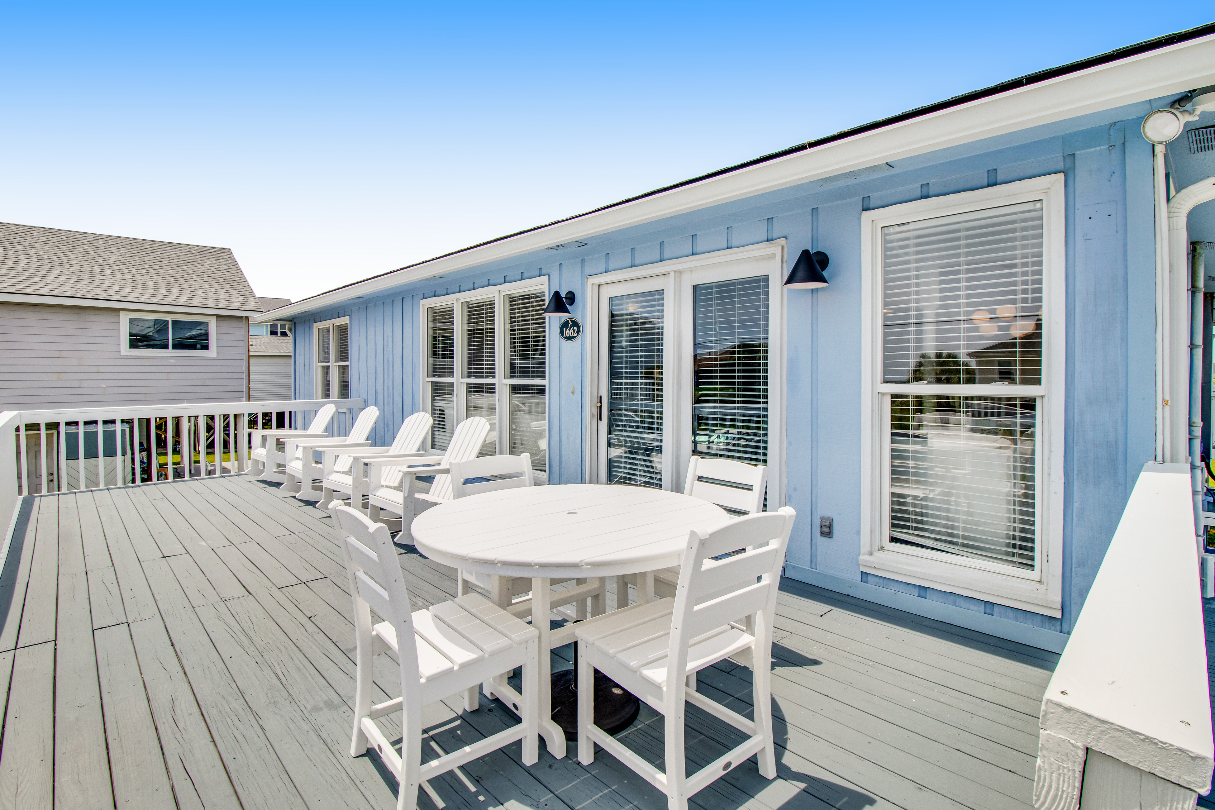 Home with Free WiFi, a Full Kitchen, Five Decks, & Amazing Marsh Views