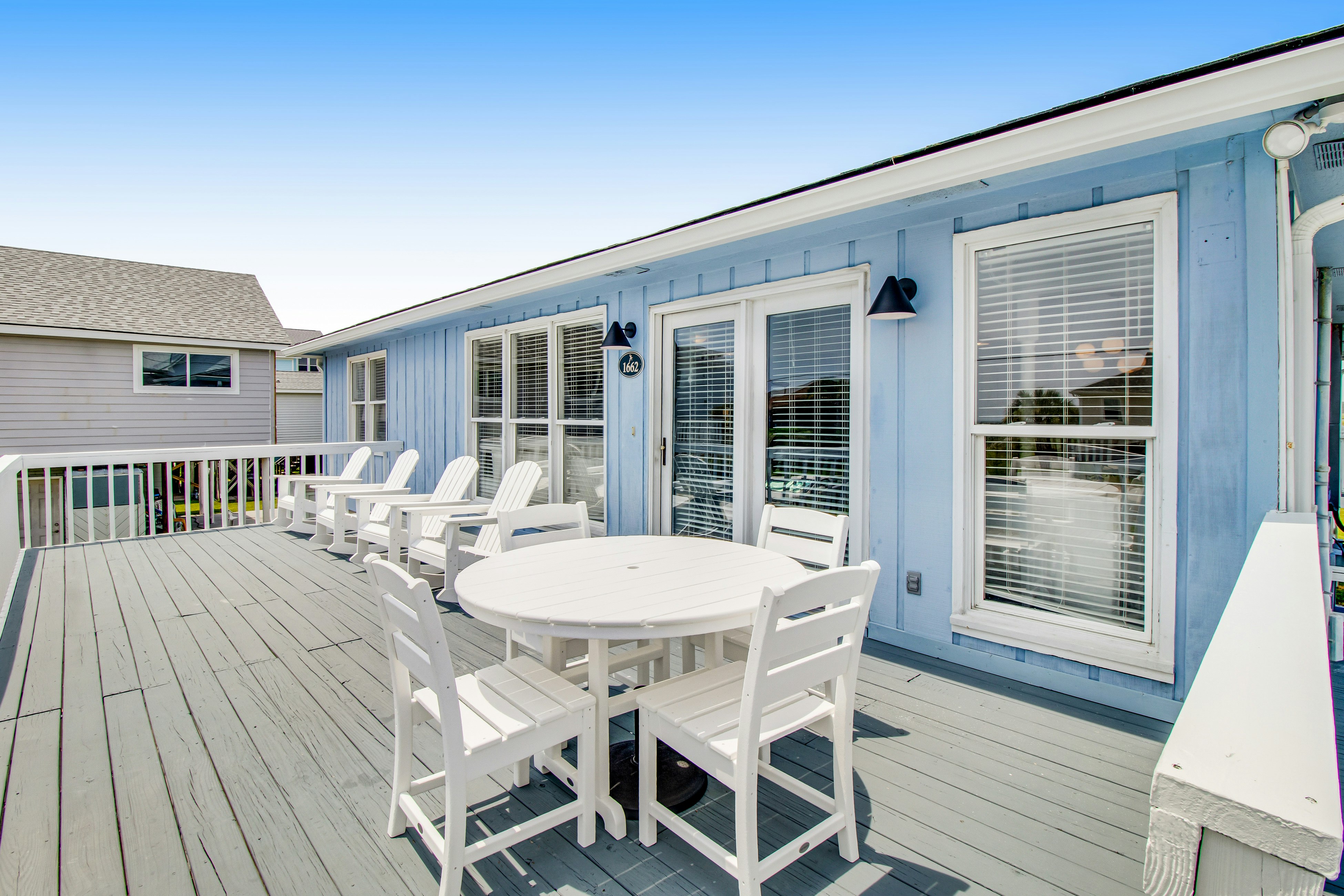 Home with Free WiFi, a Full Kitchen, Five Decks, & Amazing Marsh Views