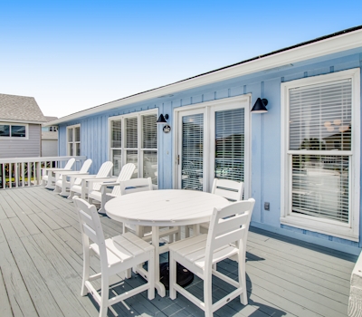Home with Free WiFi, a Full Kitchen, Five Decks, & Amazing Marsh Views