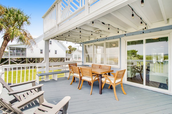 Home with Free WiFi, a Full Kitchen, Five Decks, & Amazing Marsh Views