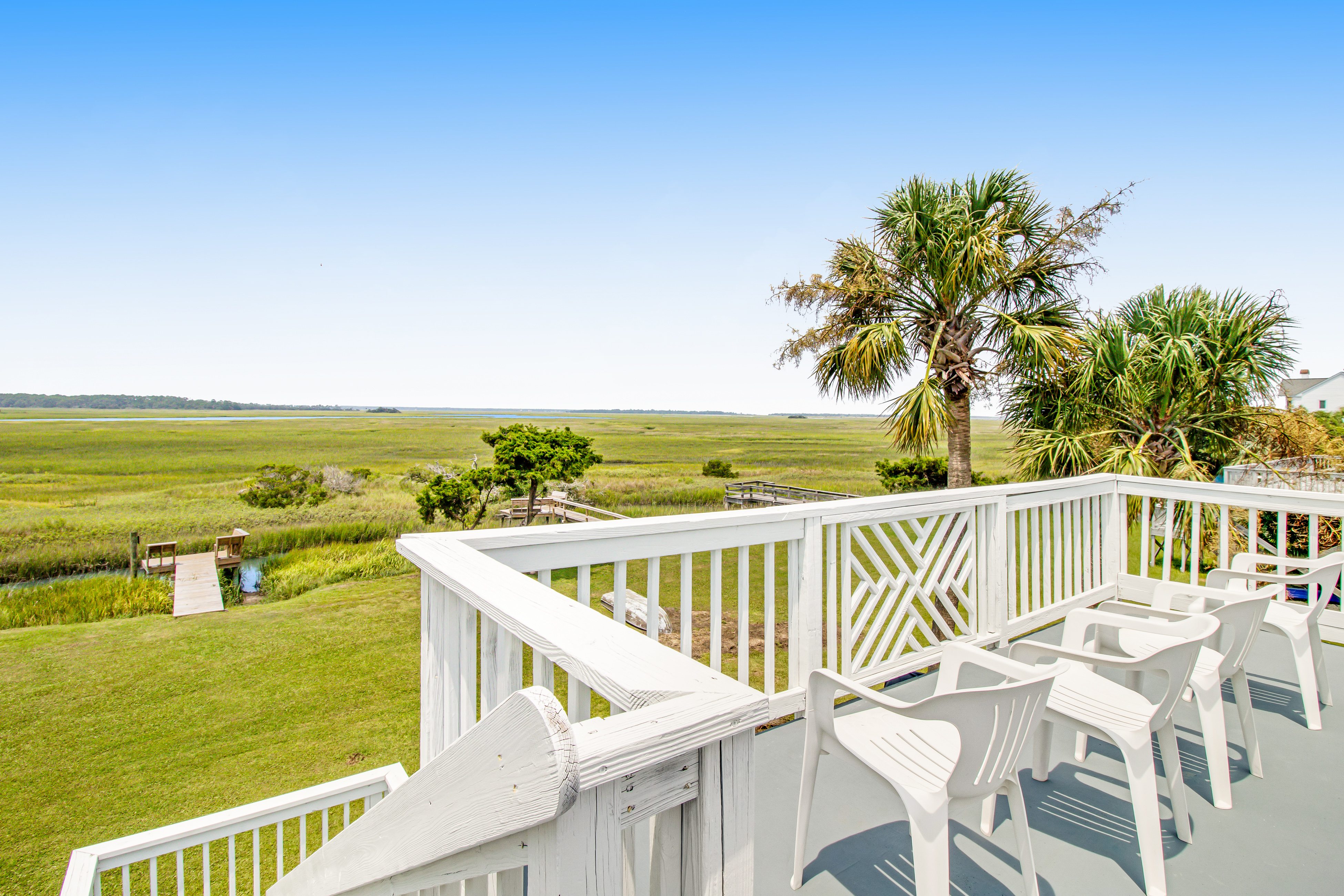 Home with Free WiFi, a Full Kitchen, Five Decks, & Amazing Marsh Views