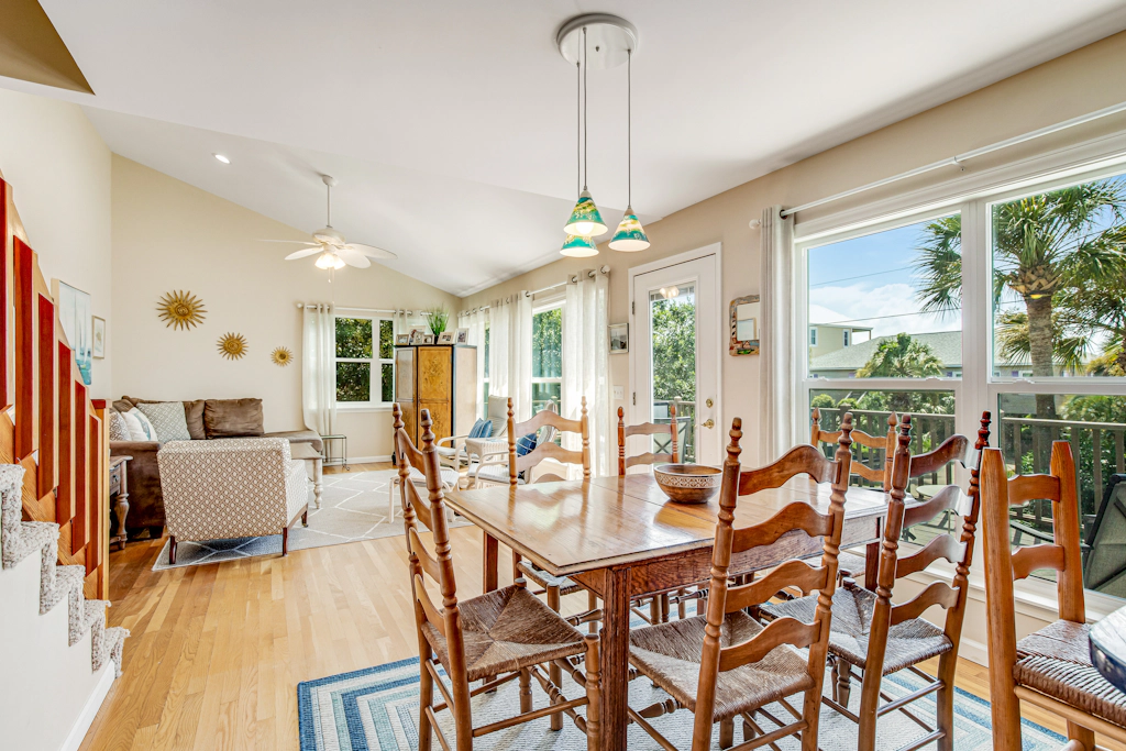 Relaxing oceanside home w/ multiple decks, outdoor shower- steps to beach access