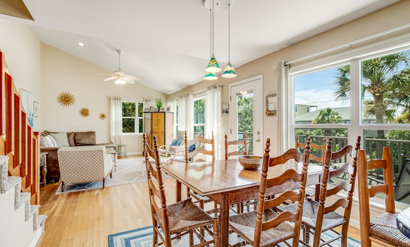 Relaxing oceanside home w/ multiple decks, outdoor shower- steps to beach access