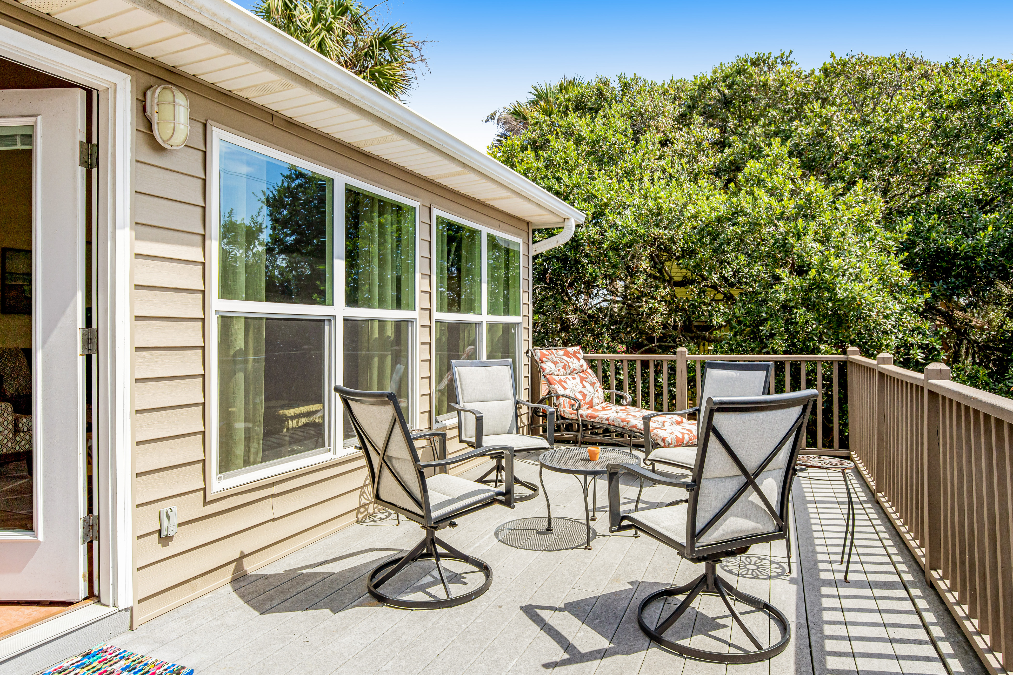 Relaxing oceanside home w/ multiple decks, outdoor shower- steps to beach access