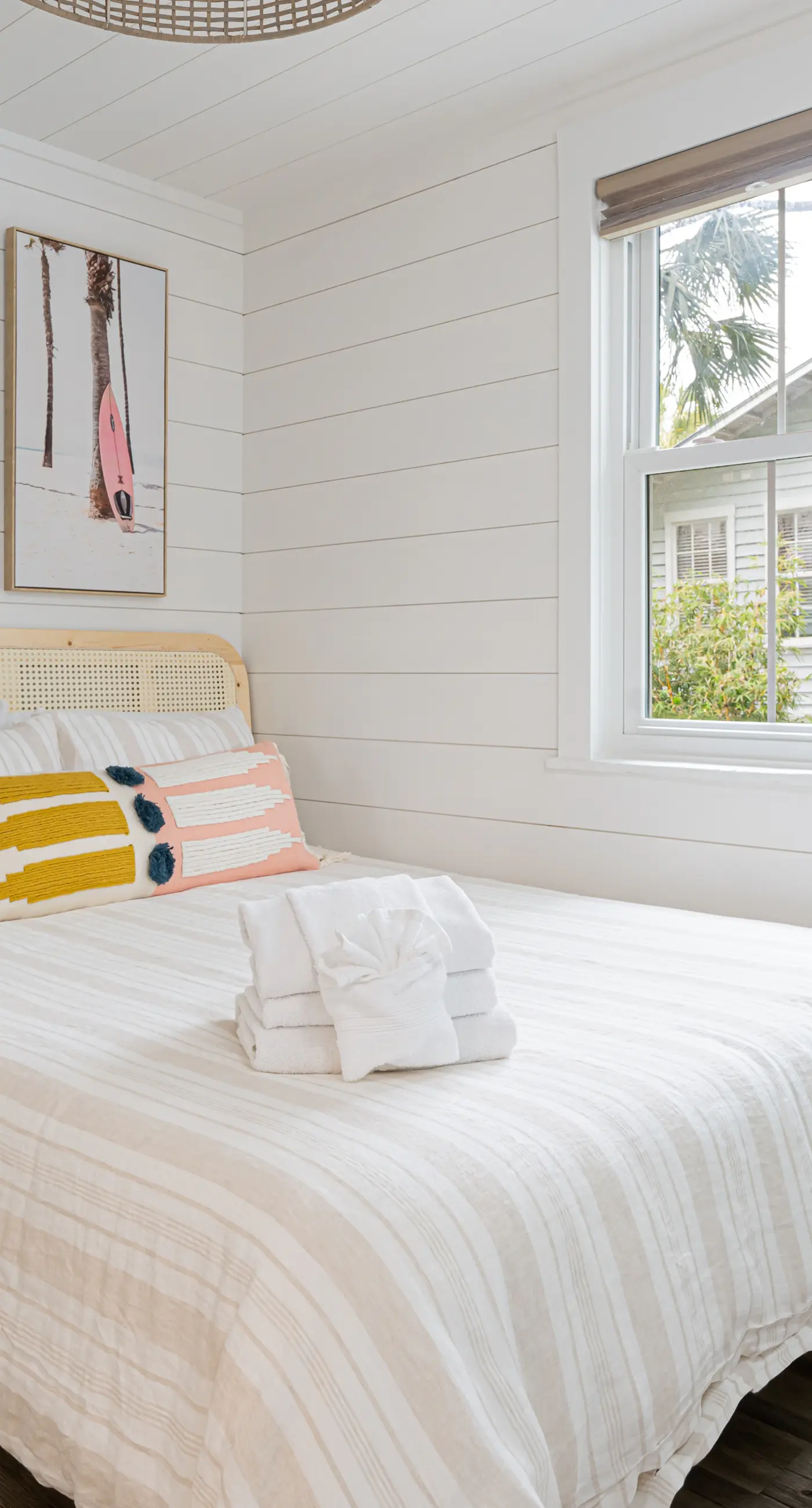 Recently updated bungalow w/pool & spa - dog friendly, short walk to beach