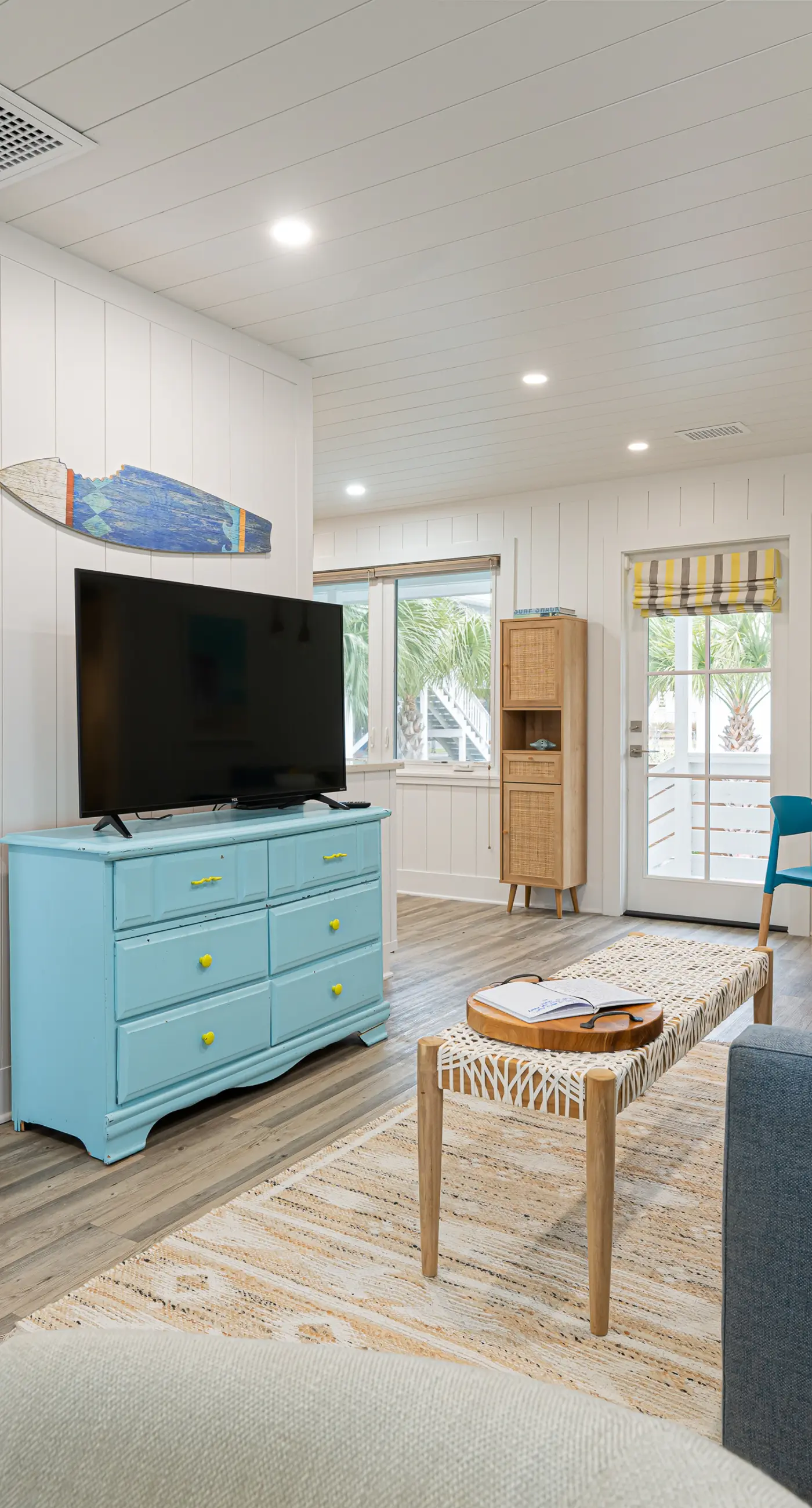 Recently updated bungalow w/pool & spa - dog friendly, short walk to beach