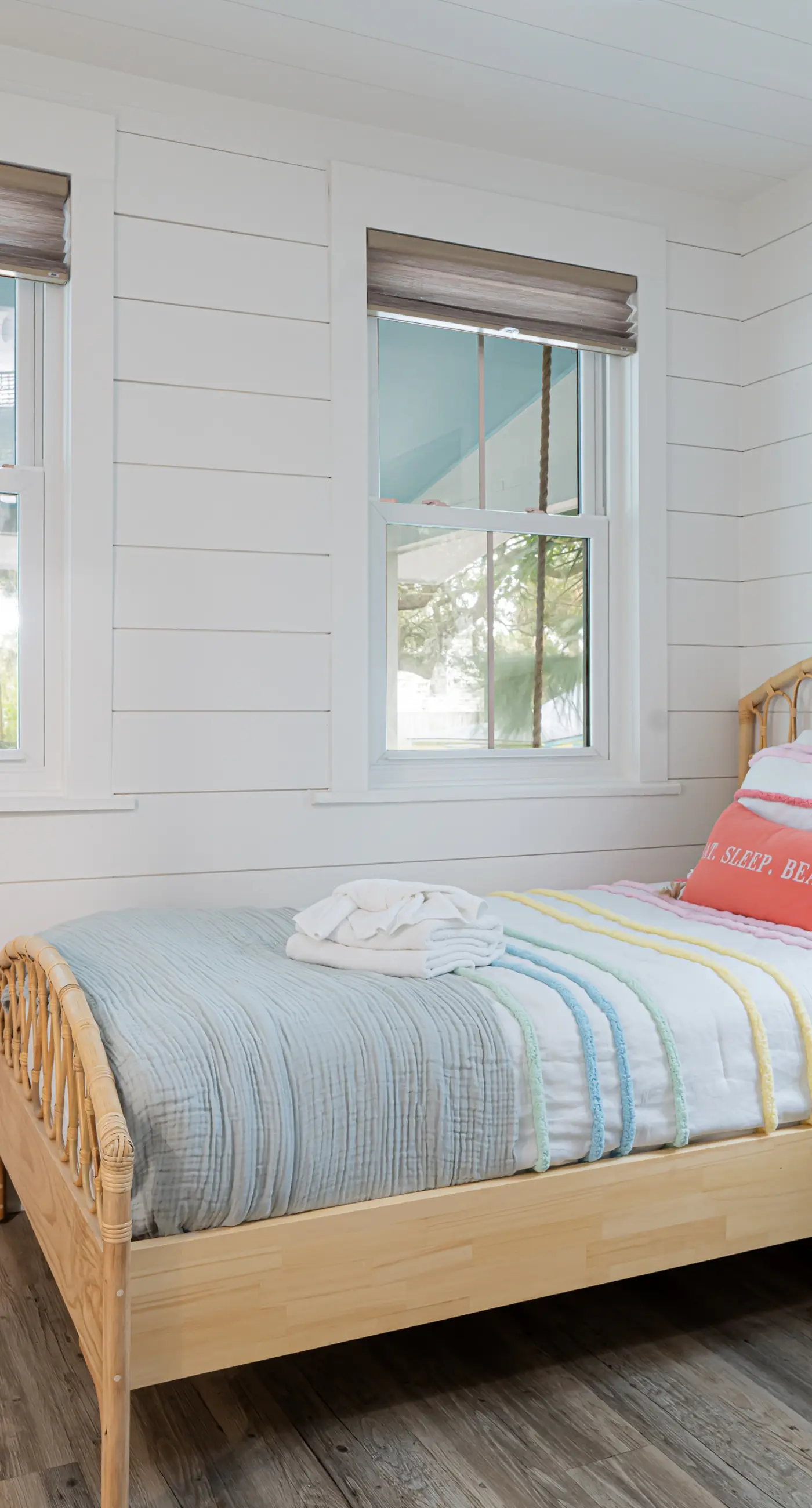 Recently updated bungalow w/pool & spa - dog friendly, short walk to beach